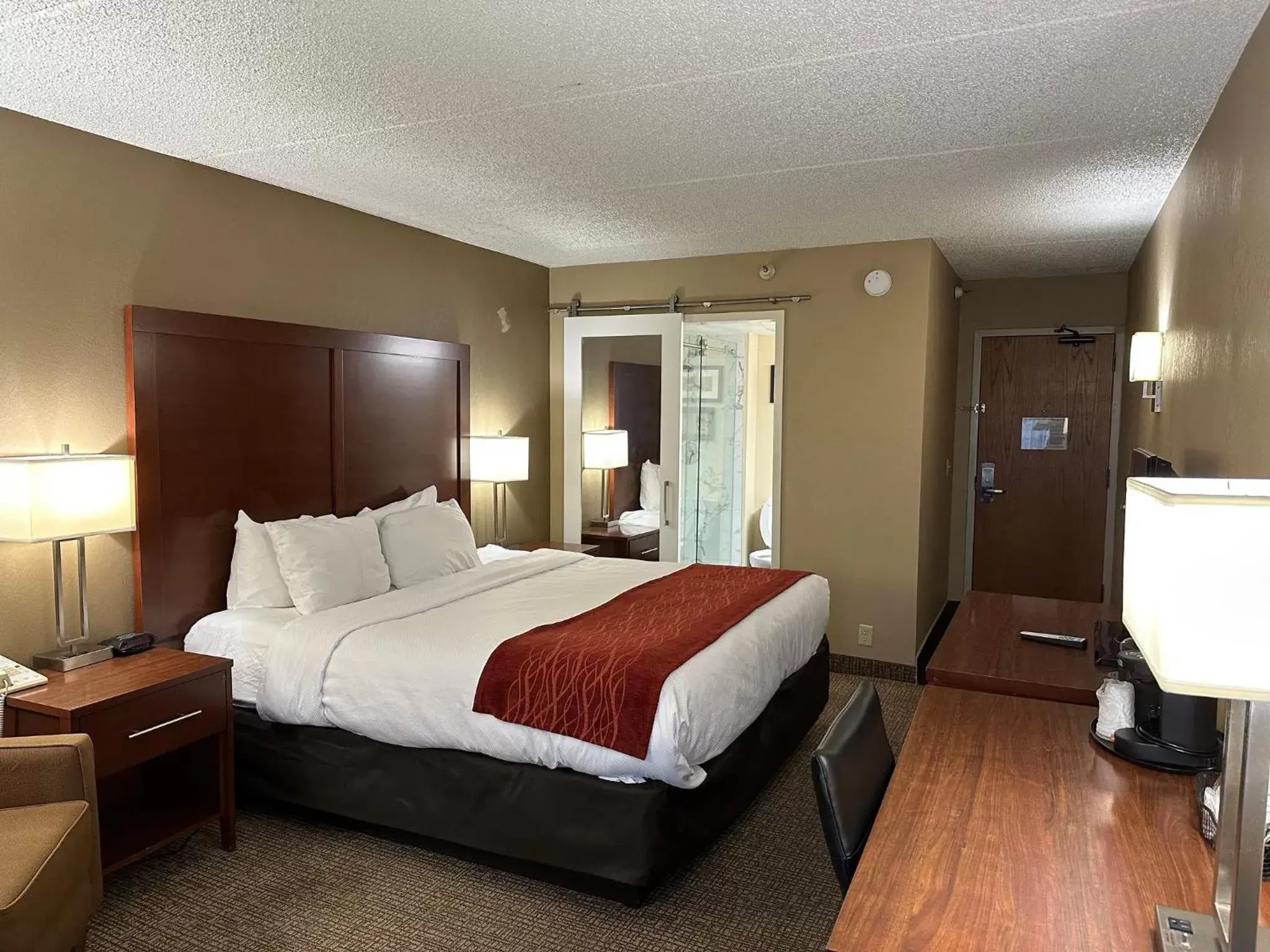 Photo of the whole room, Bed in Eden Prairie Hotel