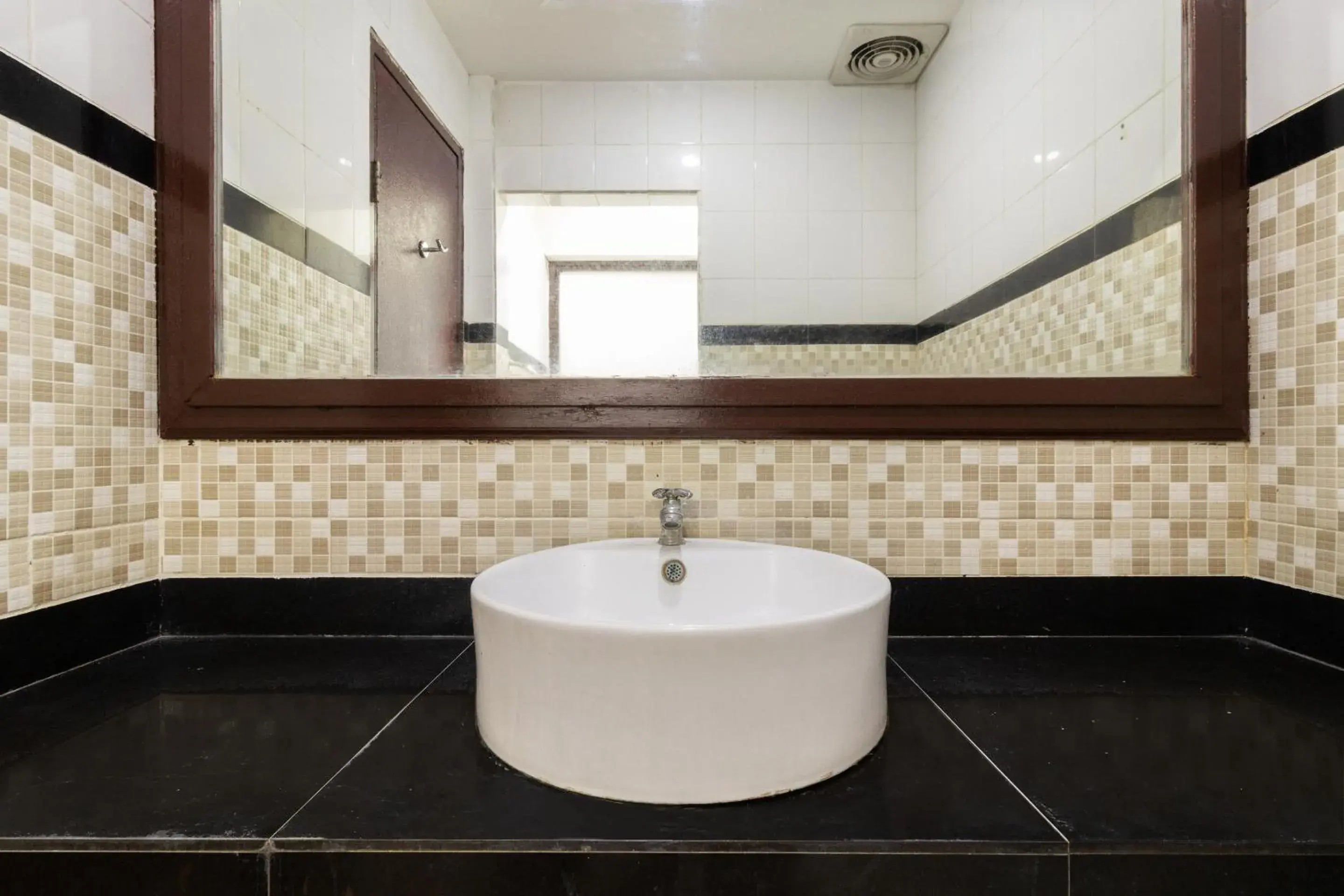 Bathroom in SUPER OYO Flagship 2688 Guntur Hotel