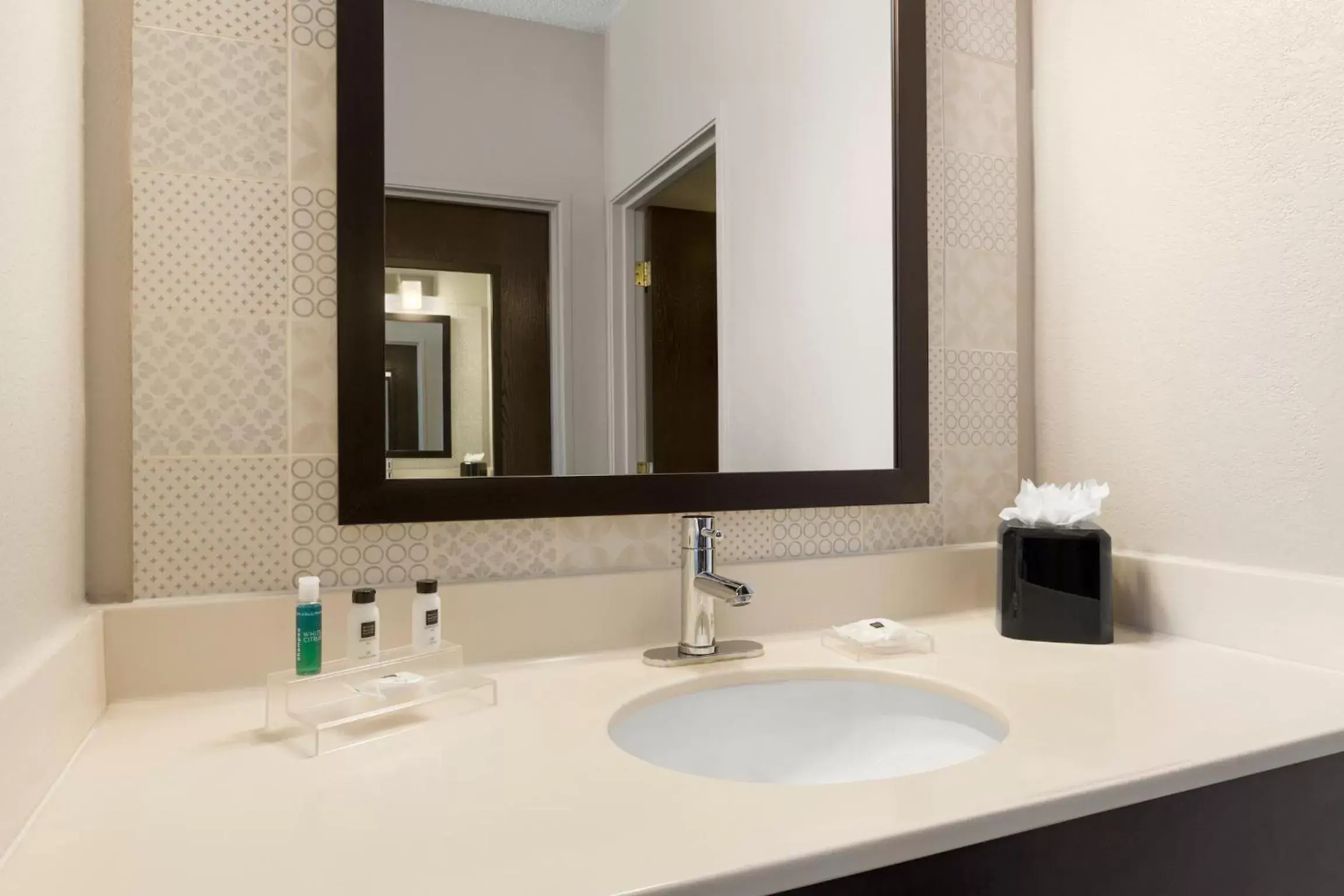 Bathroom in Country Inn & Suites by Radisson, Austin North (Pflugerville), TX