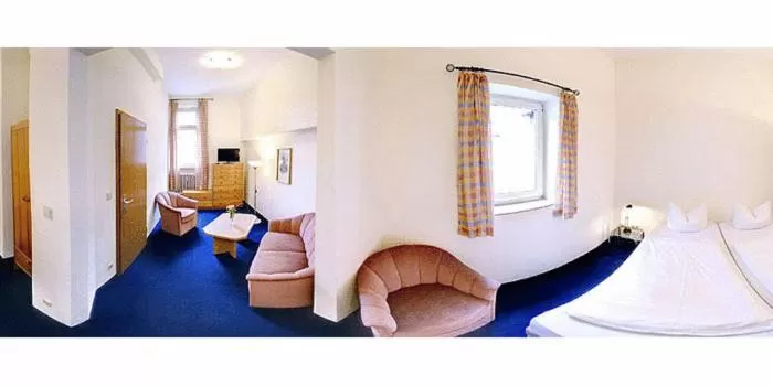 Photo of the whole room, Bed in Hotel Continental