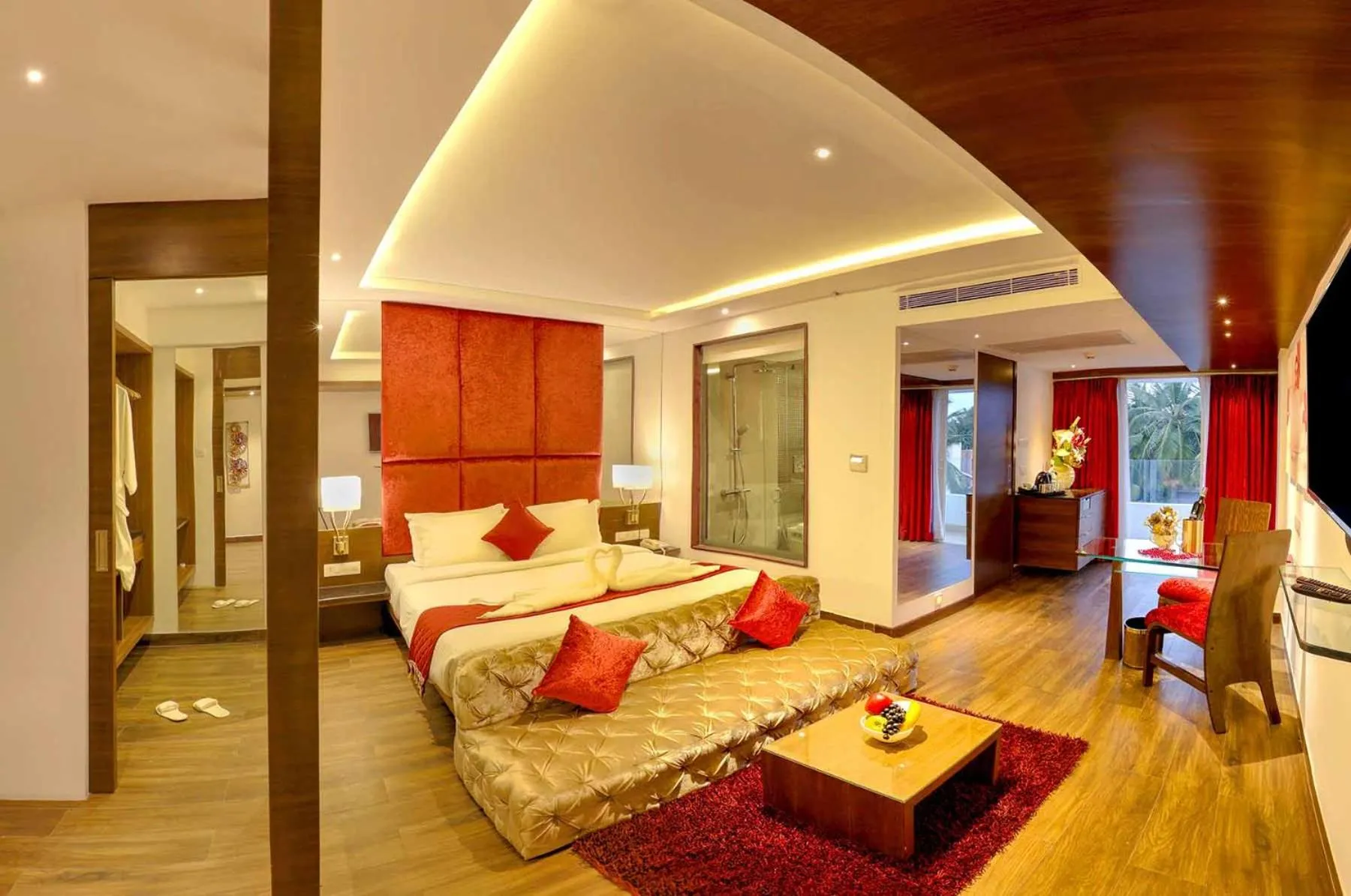 Shower, Bed in Roopa Elite