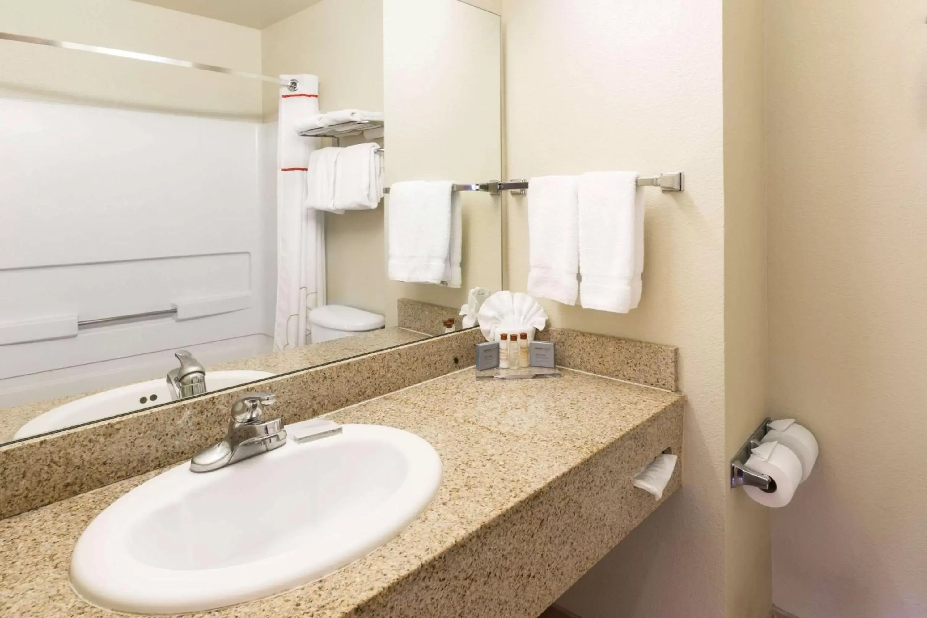 Photo of the whole room, Bathroom in Hawthorn Suites by Wyndham Rancho Cordova/Folsom