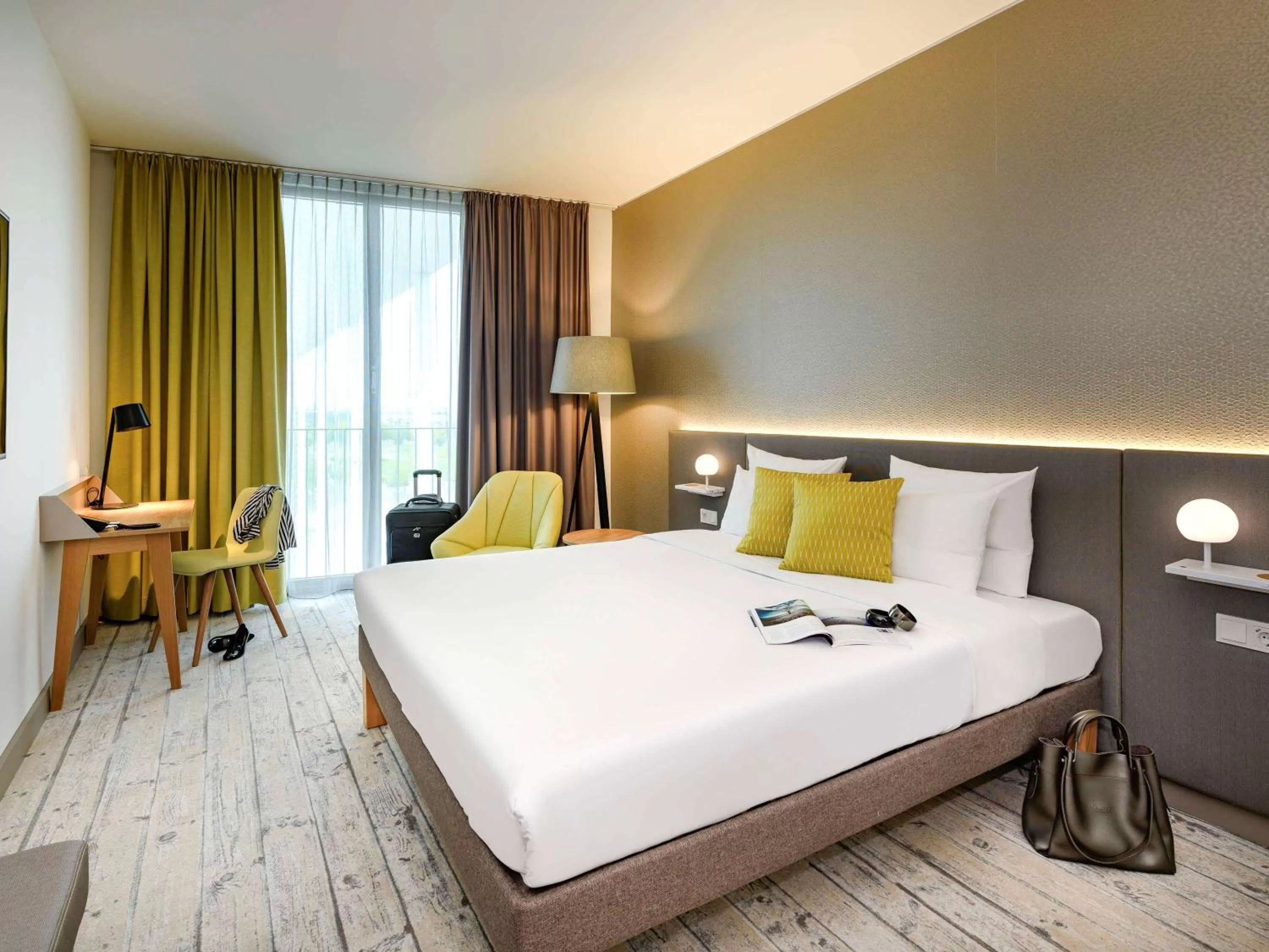 Photo of the whole room, Bed in Novotel München Messe