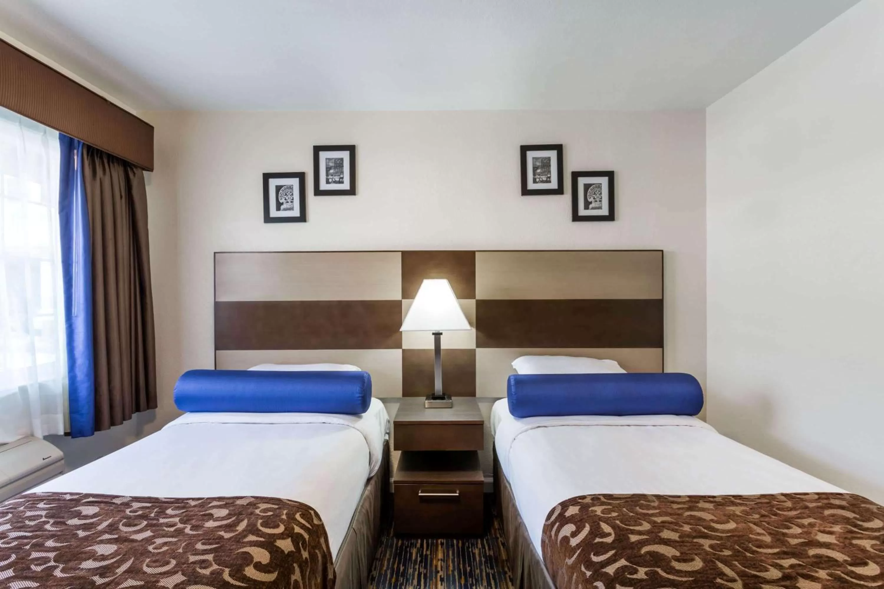 Photo of the whole room in Howard Johnson By Wyndham Berkeley