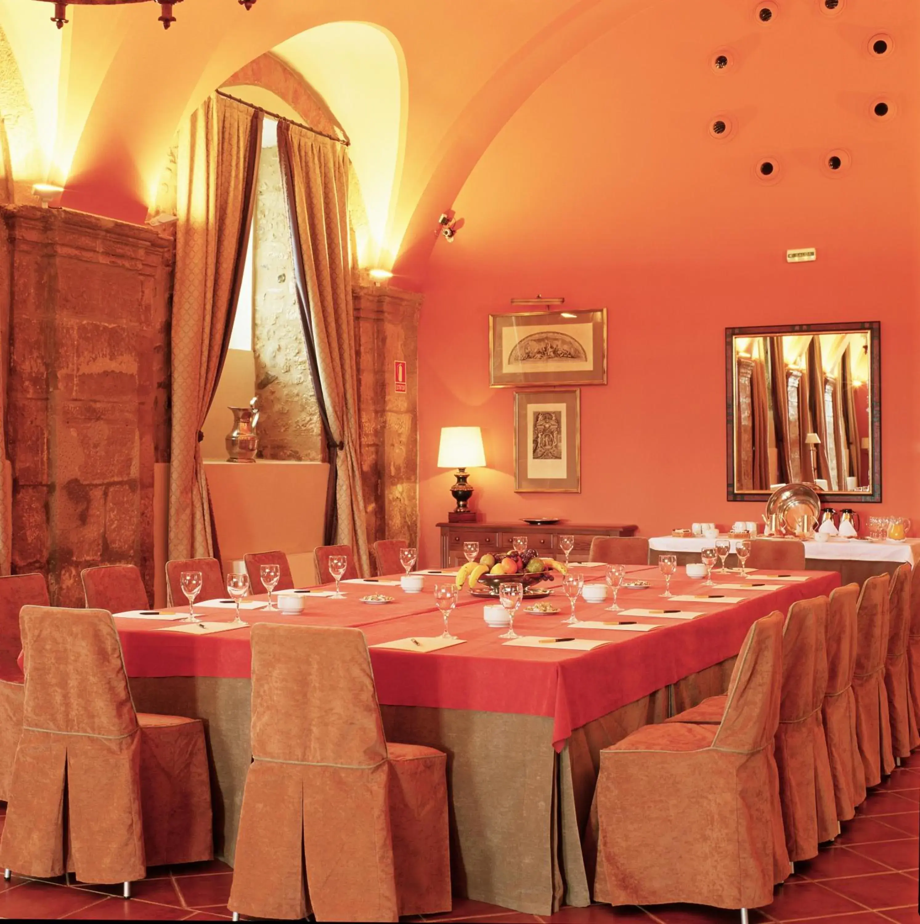 Business facilities, Restaurant/Places to Eat in Parador de Santo Domingo Bernardo de Fresneda