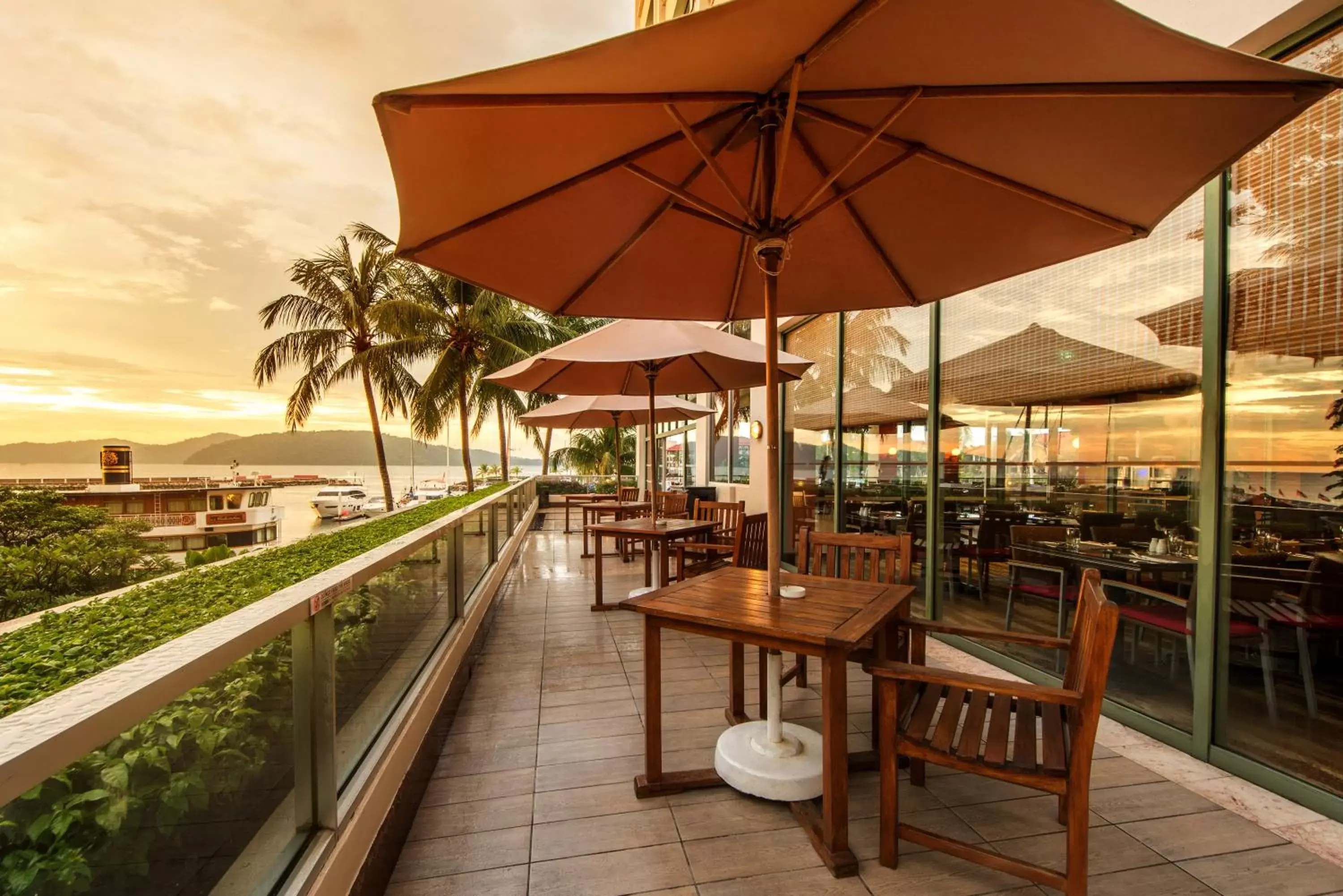 Patio, Restaurant/Places to Eat in The Pacific Sutera