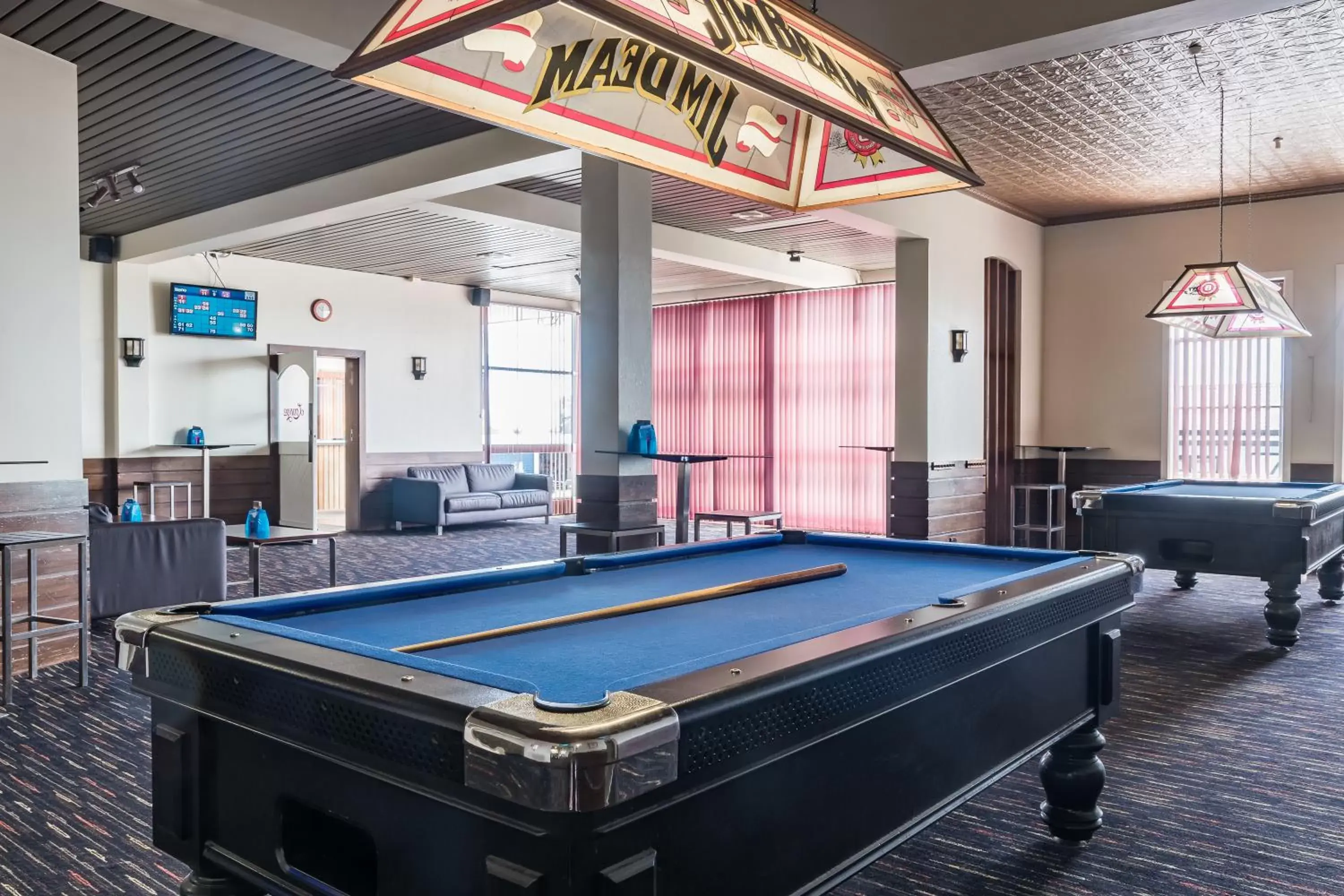 Lounge or bar, Billiards in Somerset Hotel