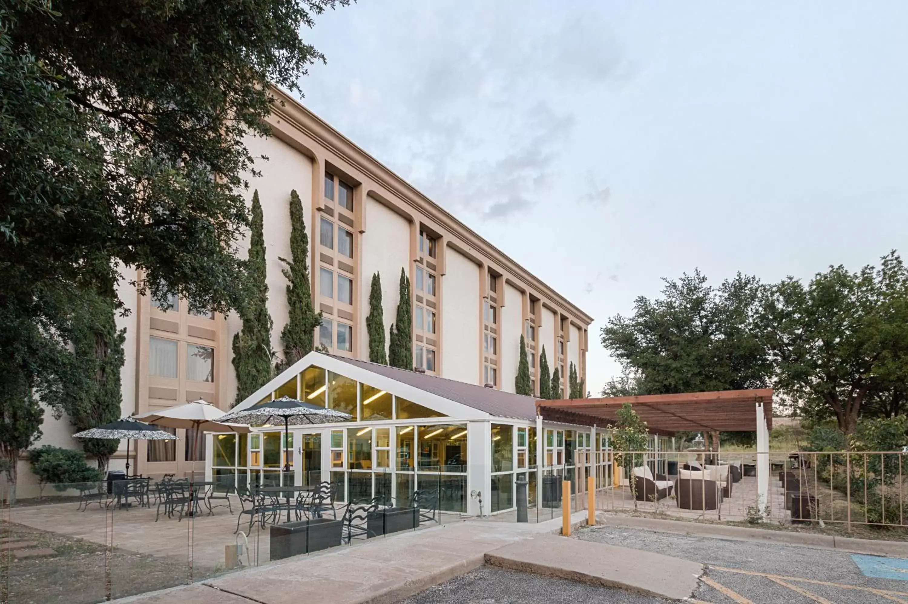 Patio, Property Building in Clarion Hotel San Angelo near Convention Center