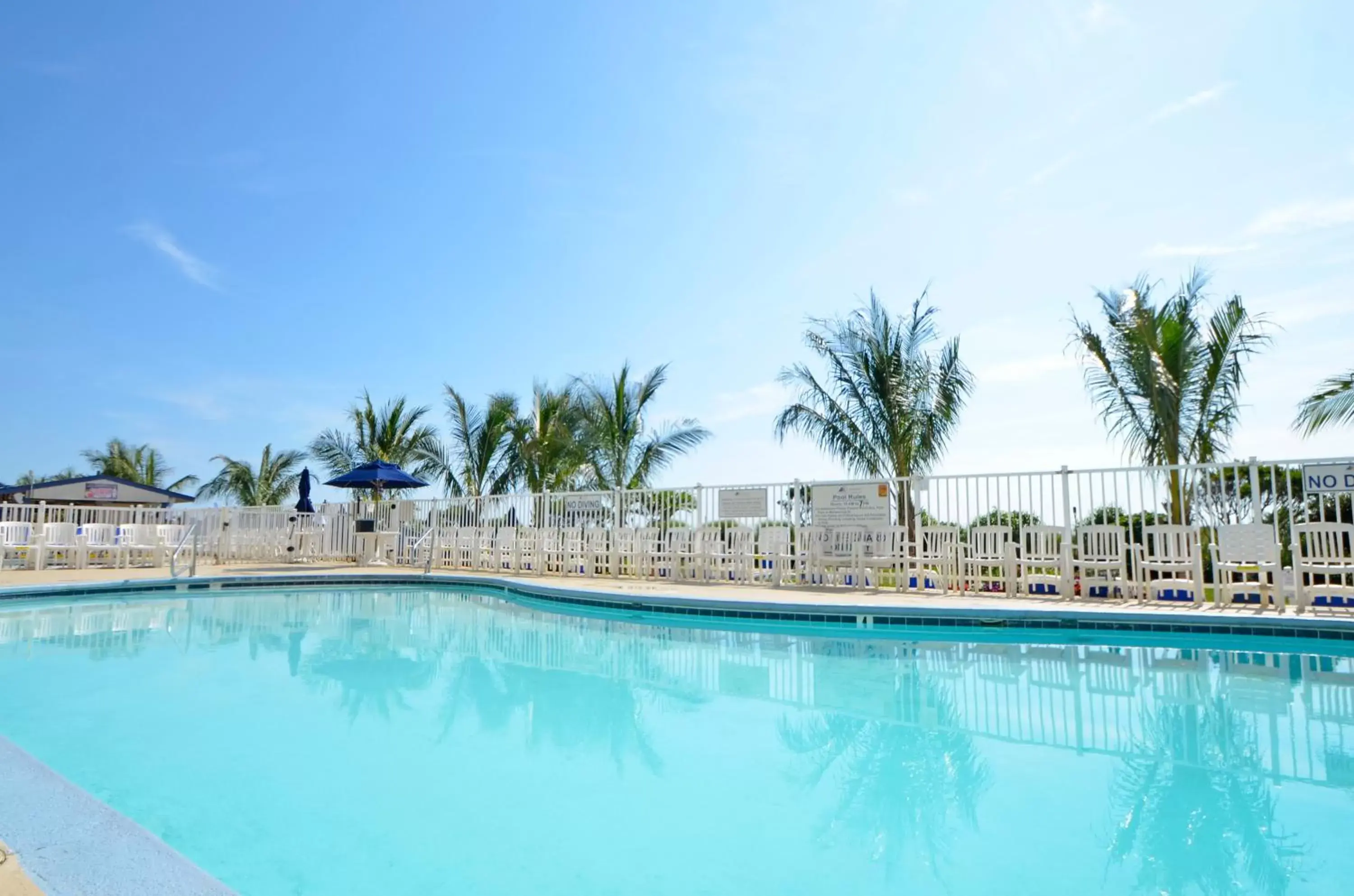 Swimming pool in Carousel Resort Hotel and Condominiums Swimming pool in Carousel Resort Hotel and Condominiums