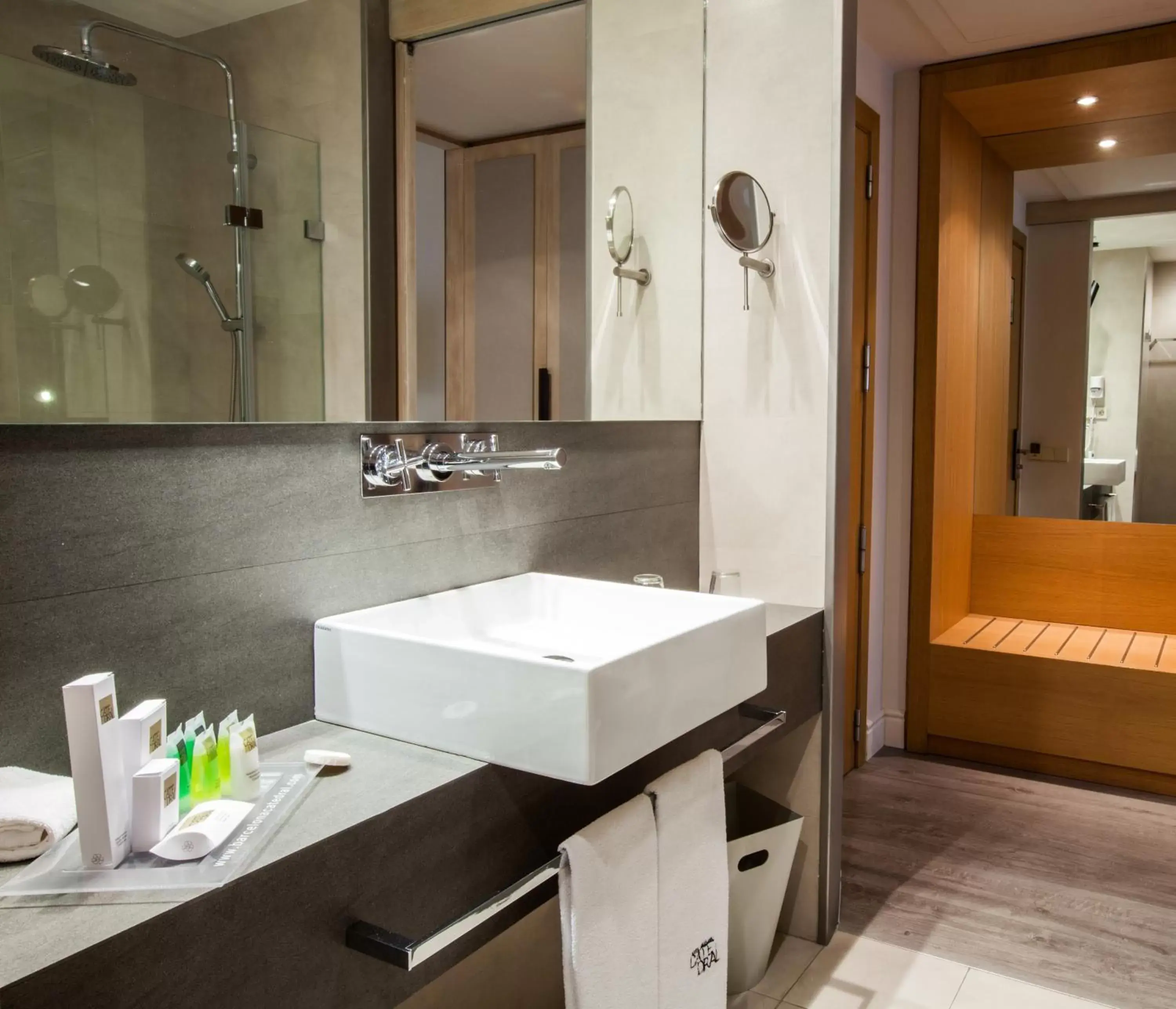 Shower, Bathroom in Hotel Barcelona Catedral