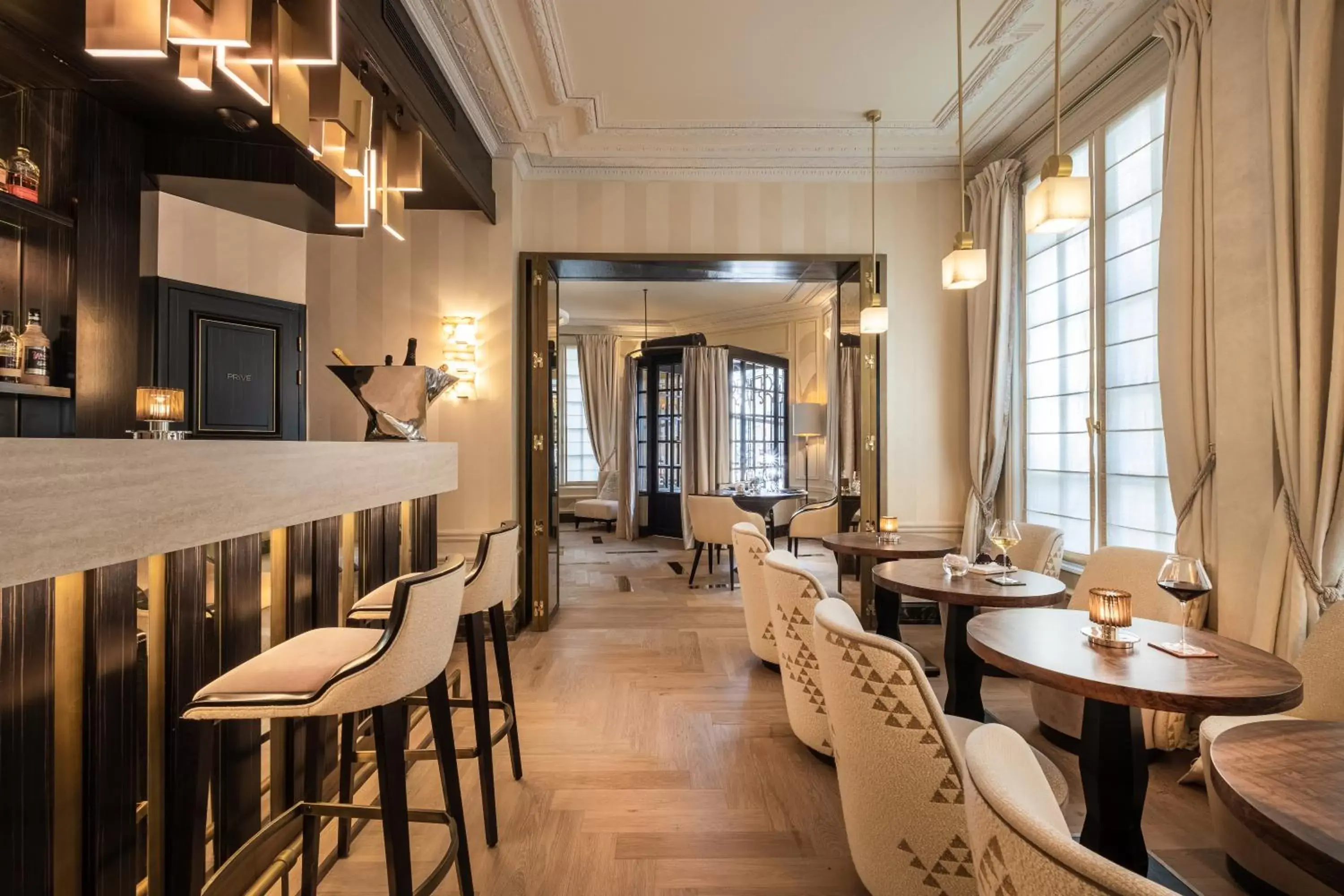 Lounge or bar, Restaurant/Places to Eat in Hôtel Elysia by Inwood Hotels