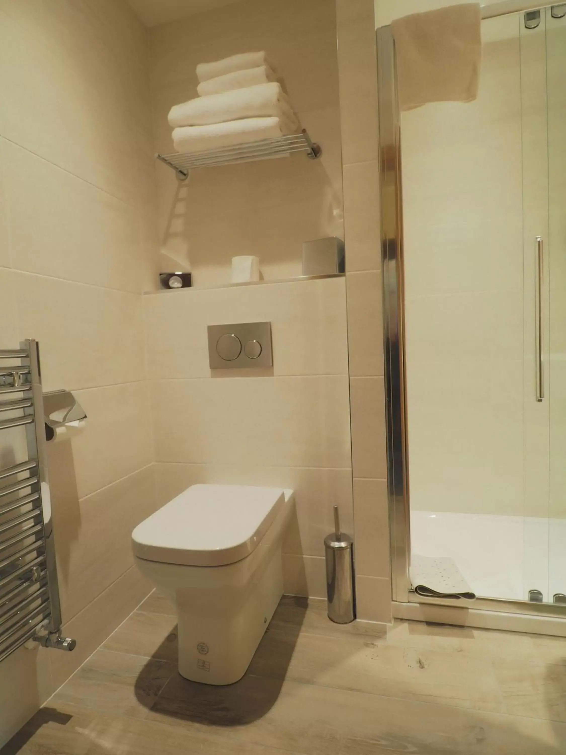 Bathroom in Cabarfeidh Hotel
