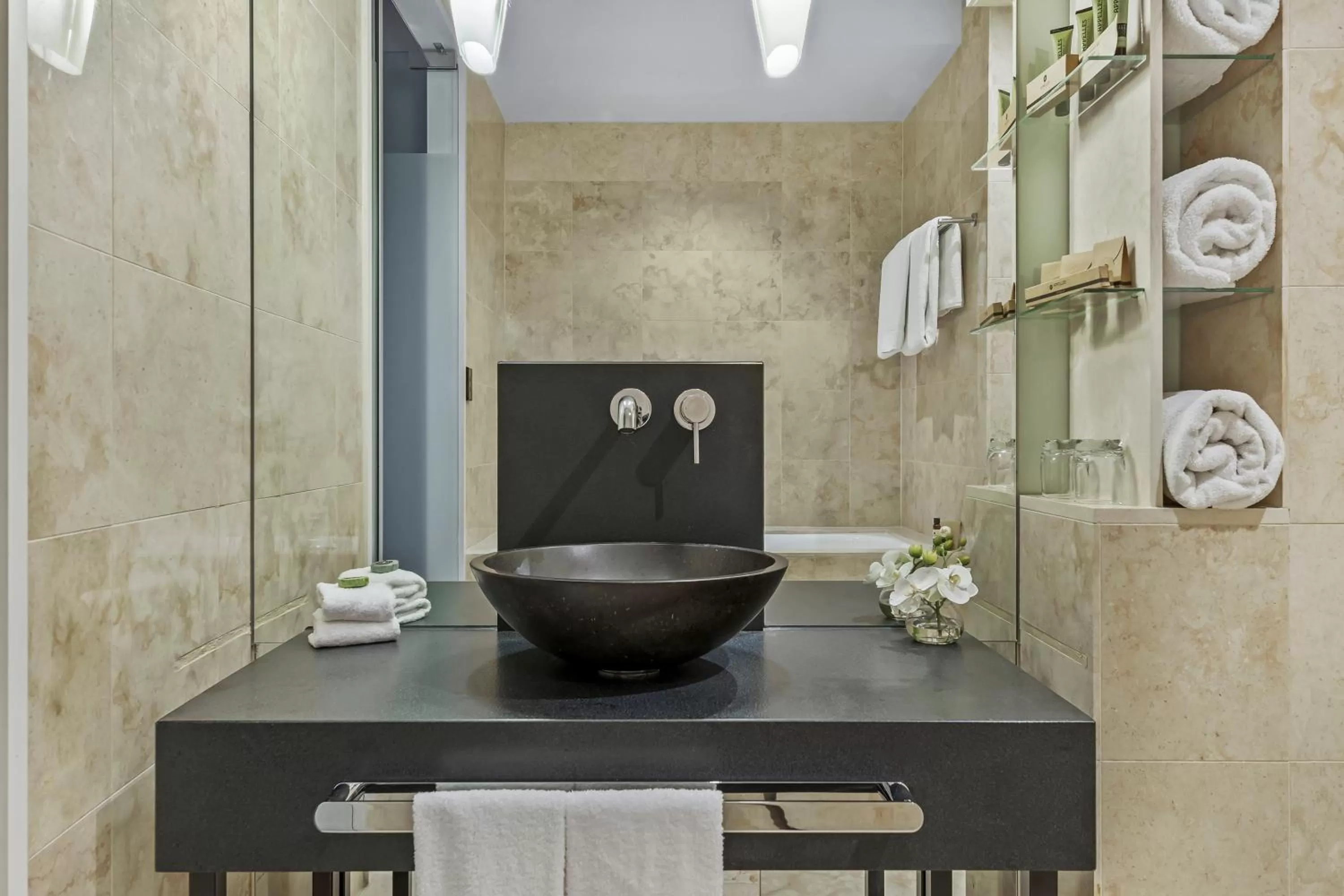 Bathroom in Peppers Waymouth Hotel