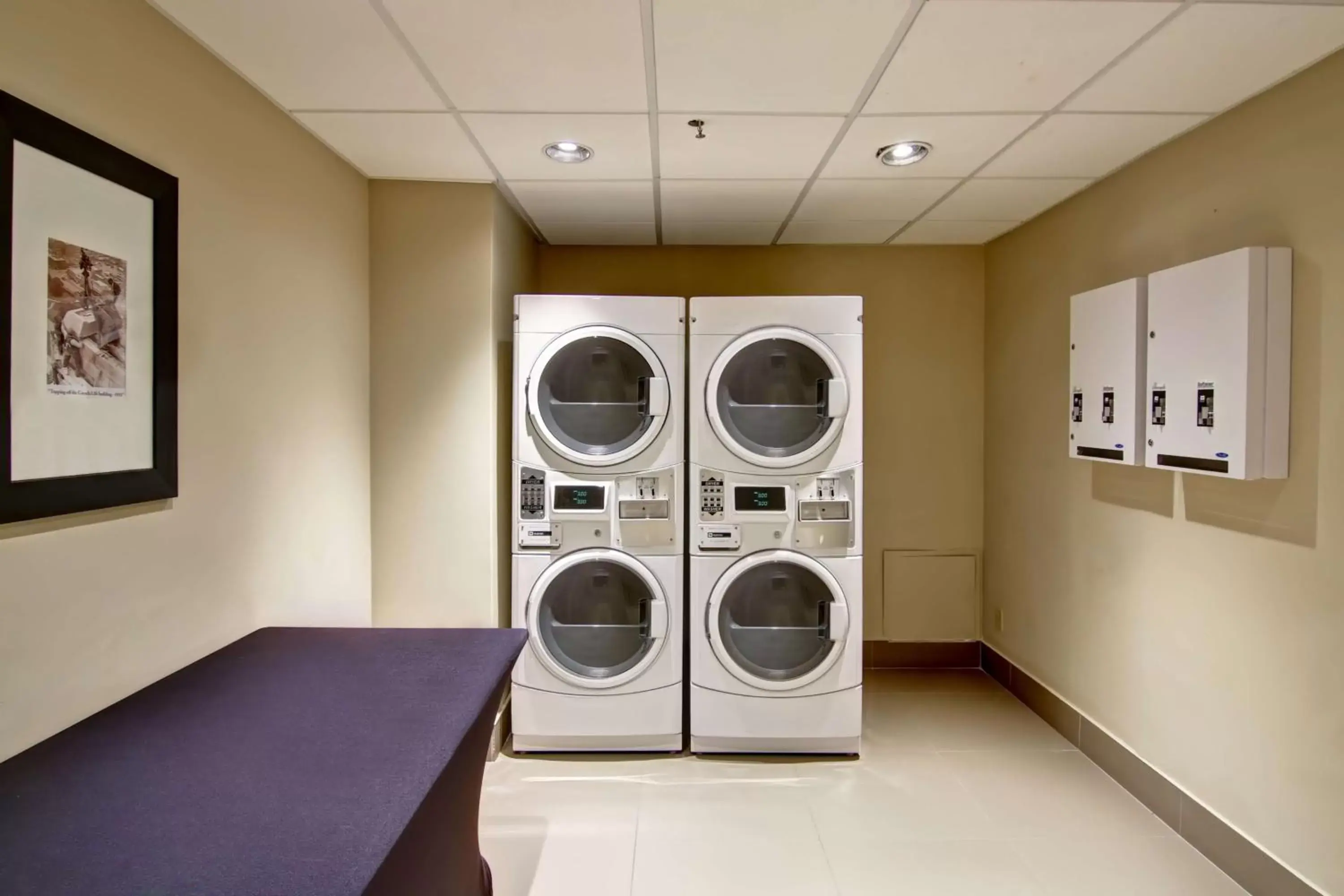 Property building in DoubleTree by Hilton Toronto Downtown Property building in DoubleTree by Hilton Toronto Downtown