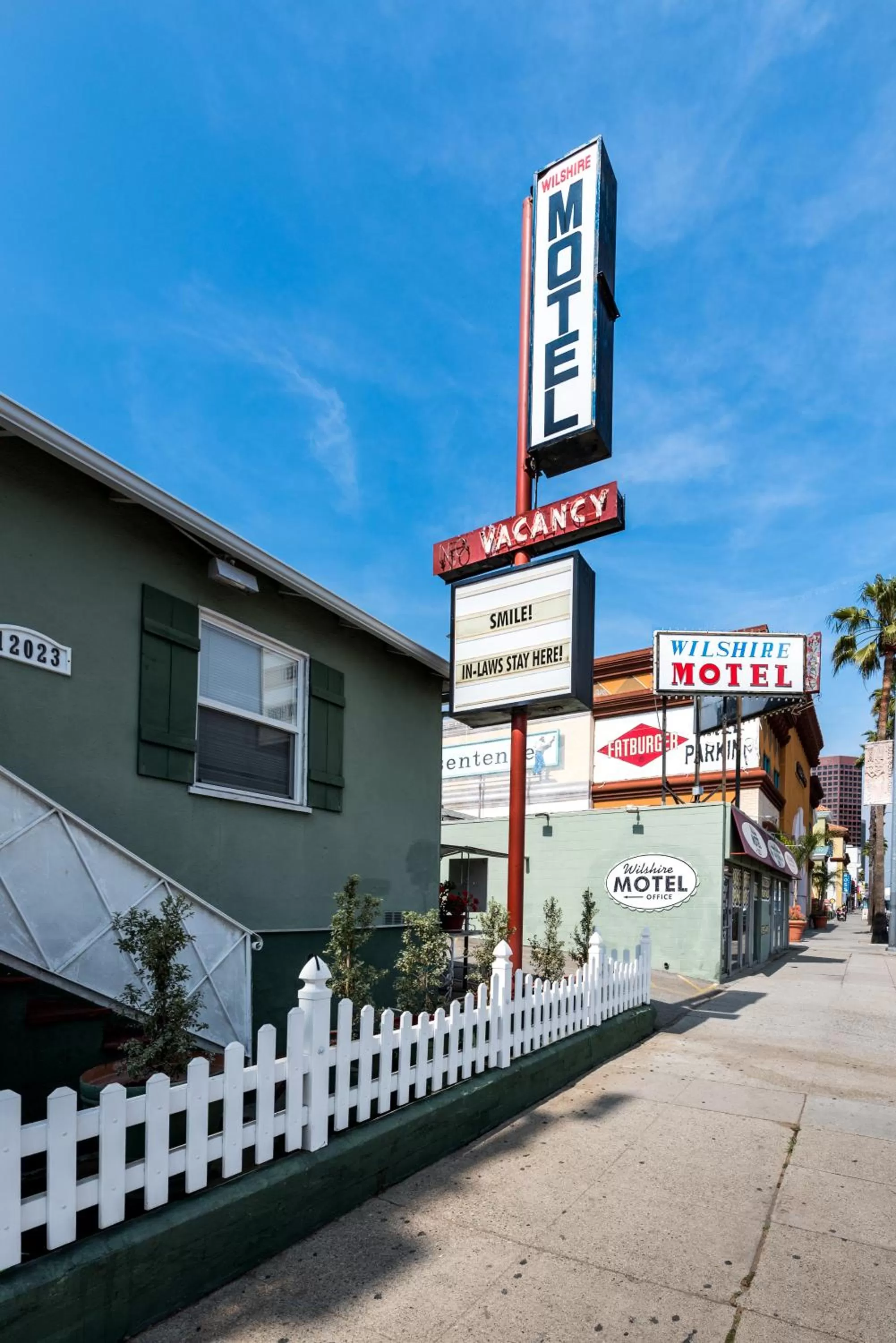 Facade/entrance in Wilshire Motel