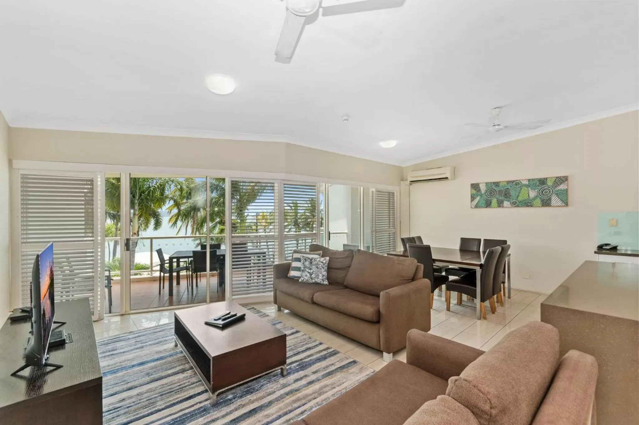 Living room, Seating Area in Mariners North Holiday Apartments