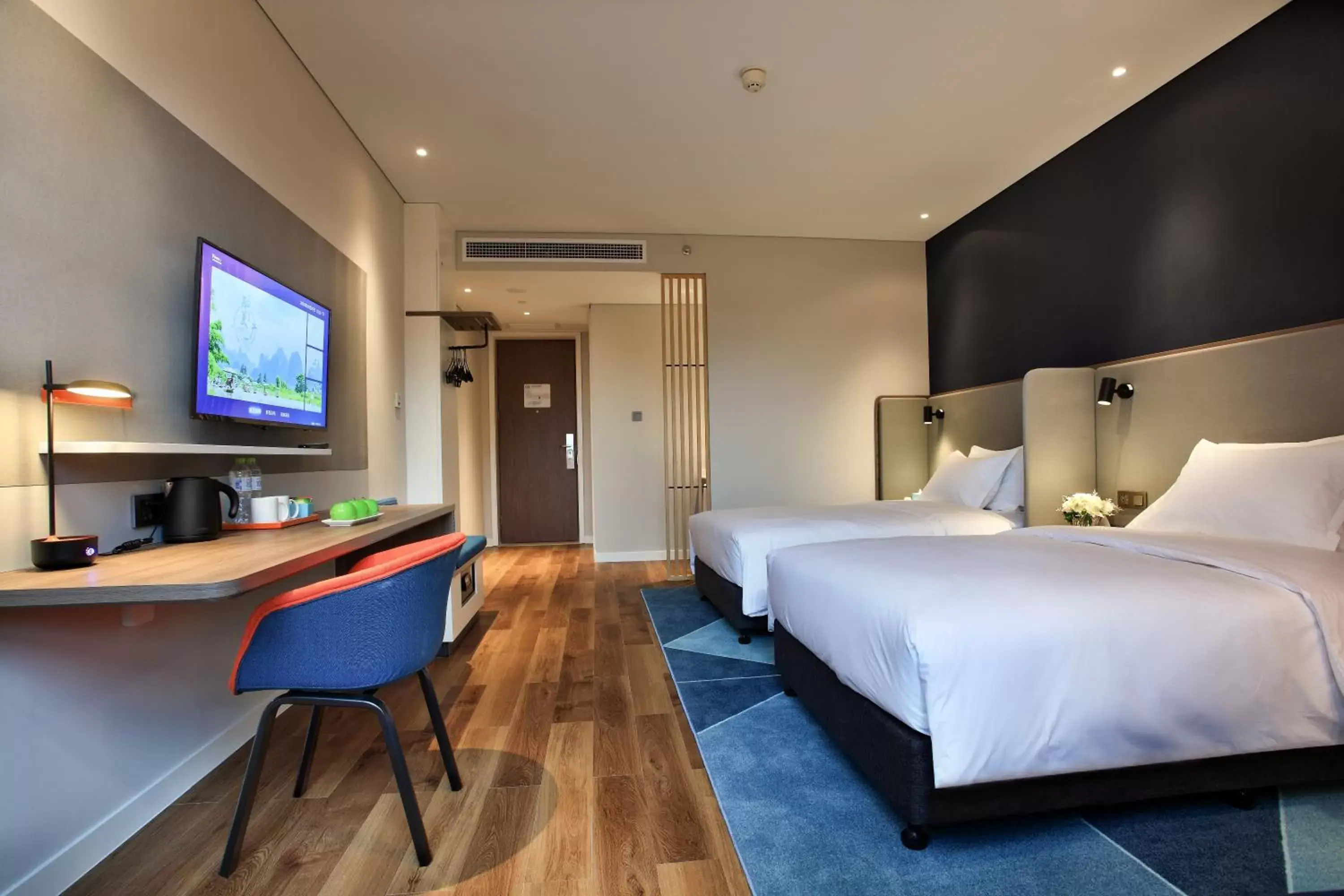 Photo of the whole room, TV/Entertainment Center in Holiday Inn Express Guilin City Center, an IHG Hotel