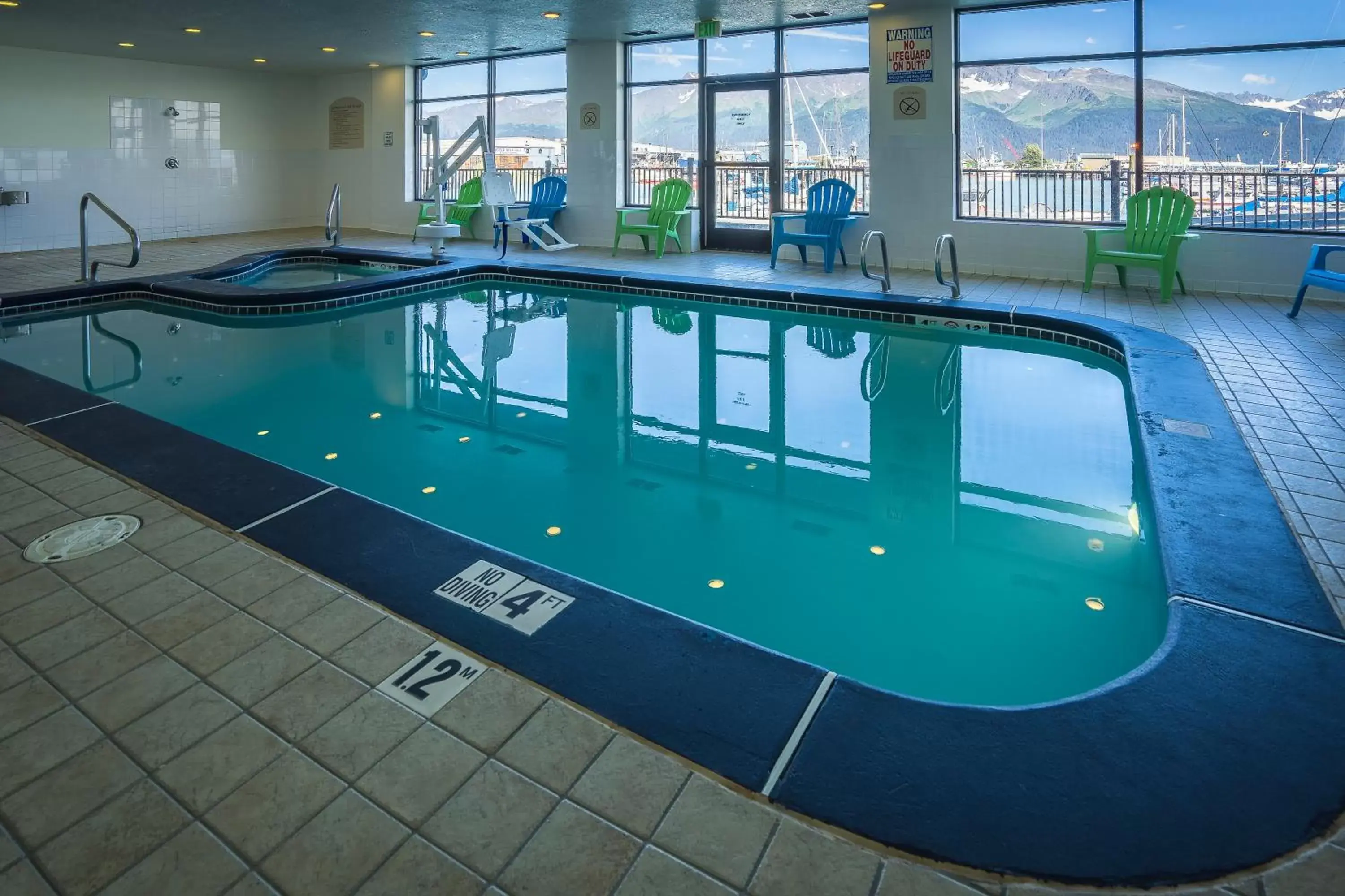 Hot Tub, Swimming Pool in Harbor 360 Hotel Seward
