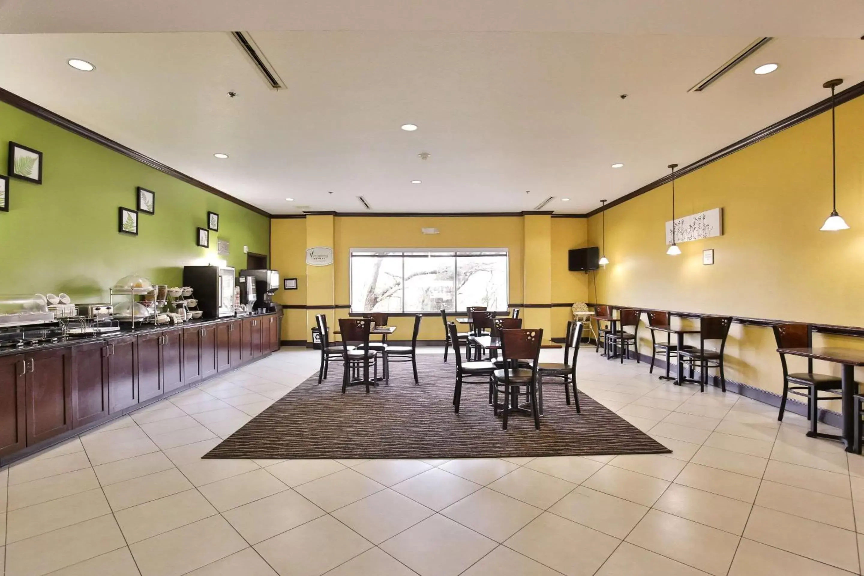 Restaurant/Places to Eat in Sleep Inn & Suites University