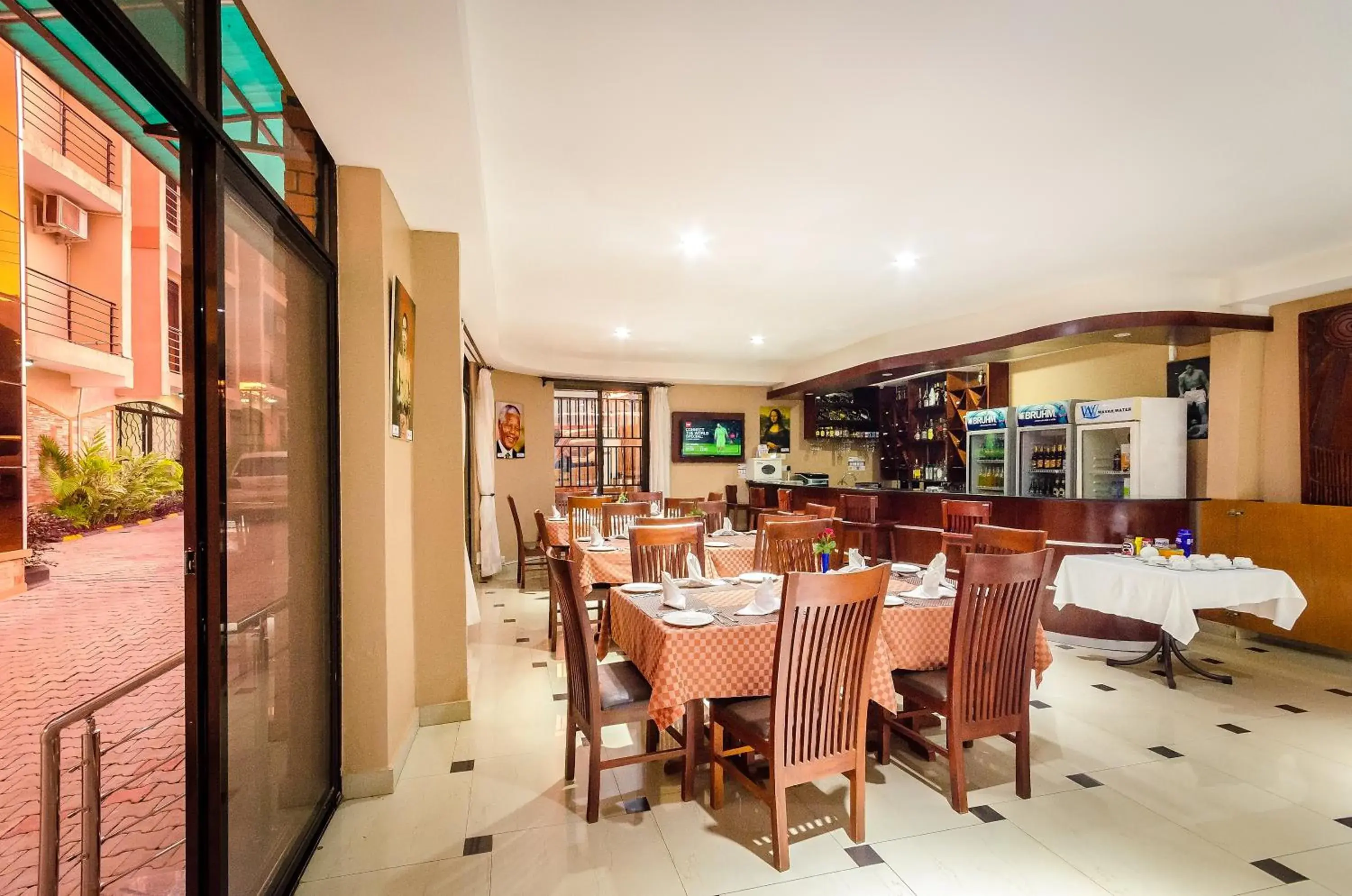 Restaurant/places to eat in Marie's Royale Hotel Restaurant/places to eat in Marie's Royale Hotel