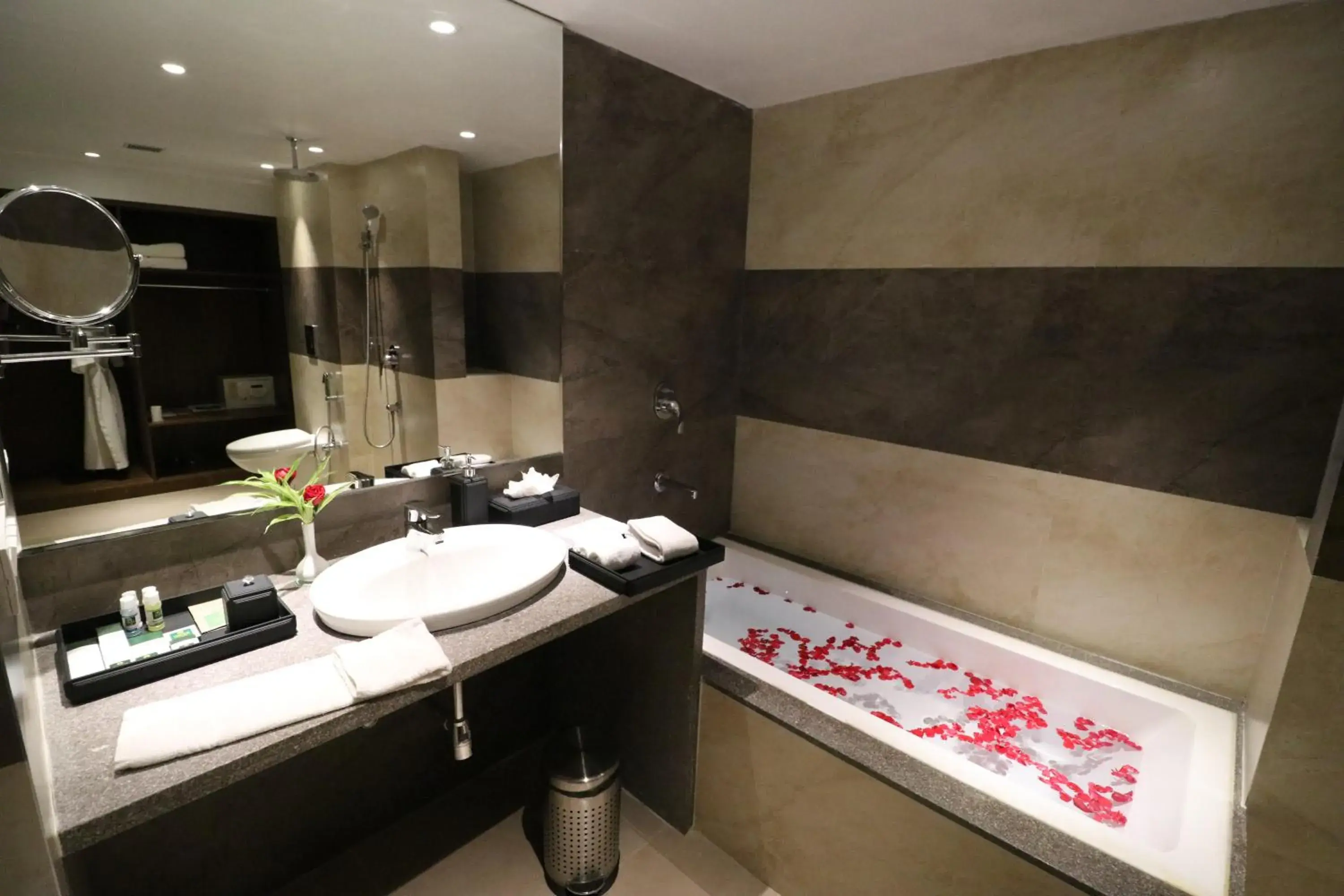 Bathroom in Hotel Swosti Premium Bhubaneswar