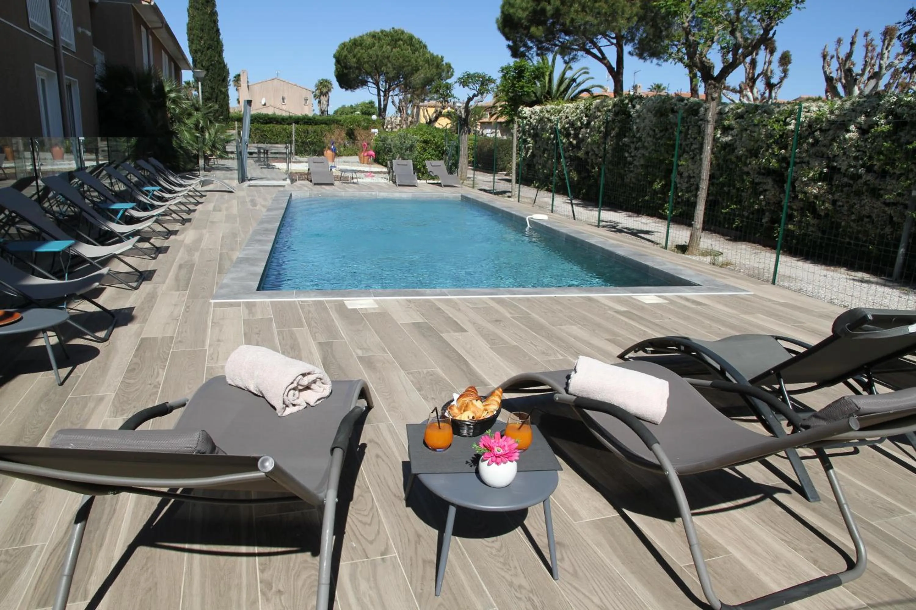 Swimming pool in Best Western Plus Hyères Côte D'Azur