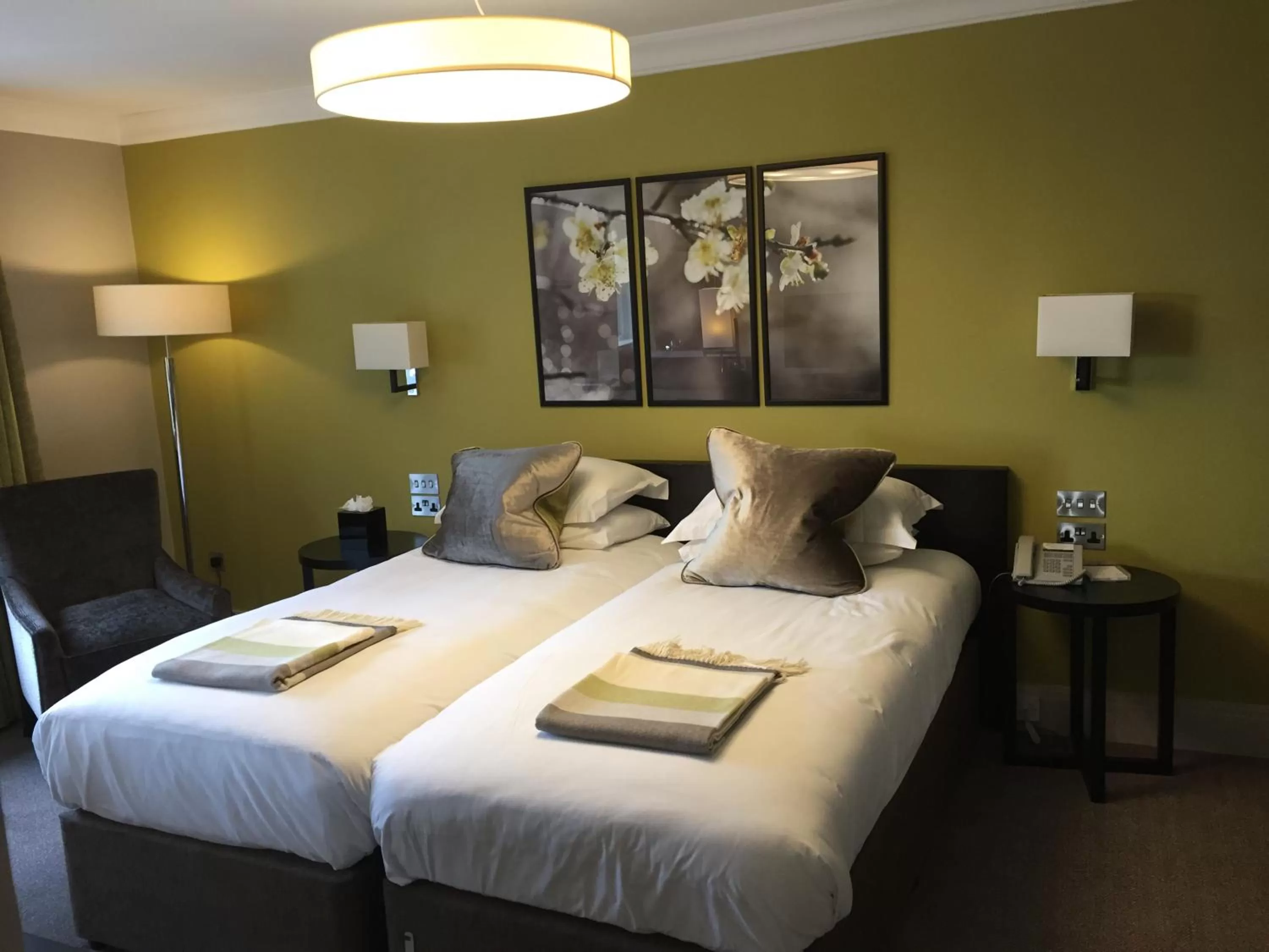 Bedroom, Bed in Hogarths Stone Manor