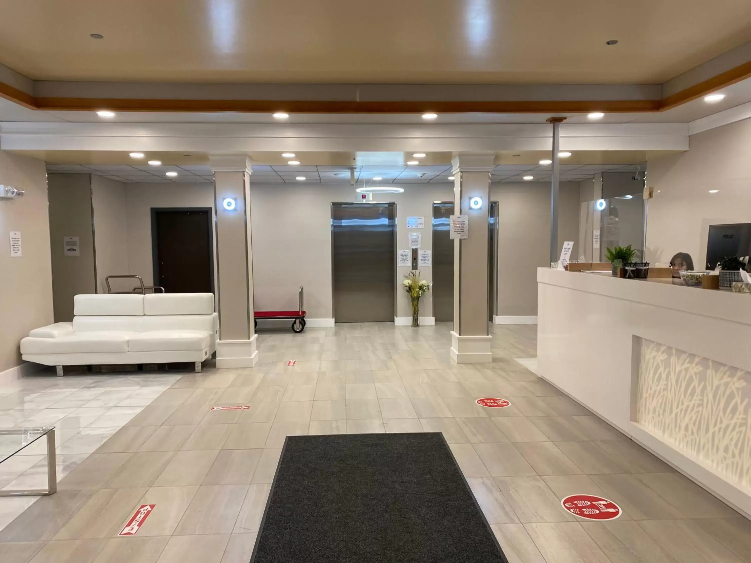 Property building, Lobby/Reception in Quality Inn Sunshine Suites