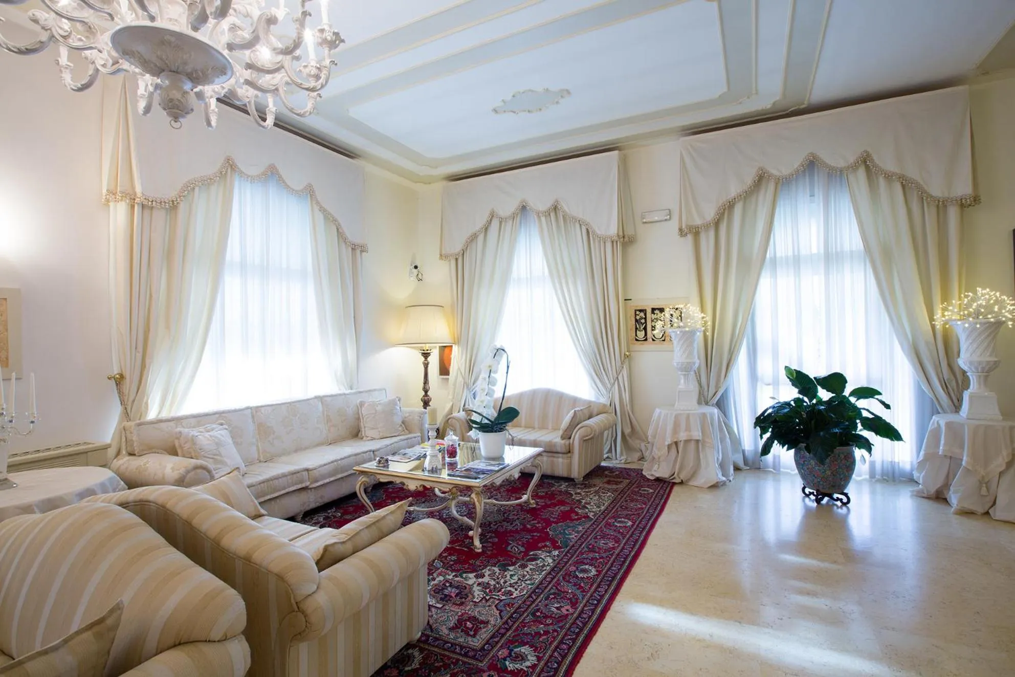 Communal lounge/ TV room in Sangiorgio Resort & Spa