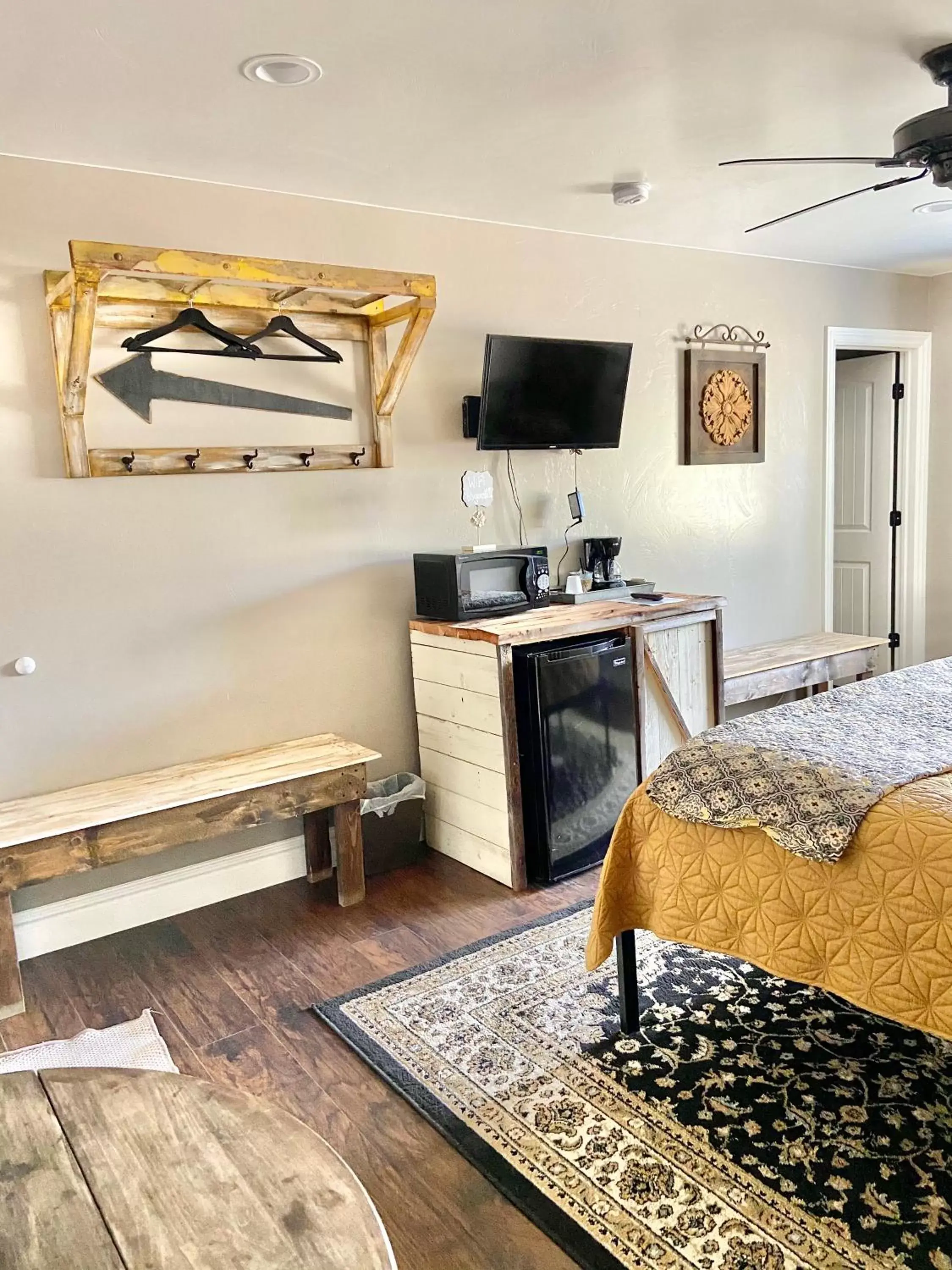 Bedroom, TV/Entertainment Center in The Panguitch House