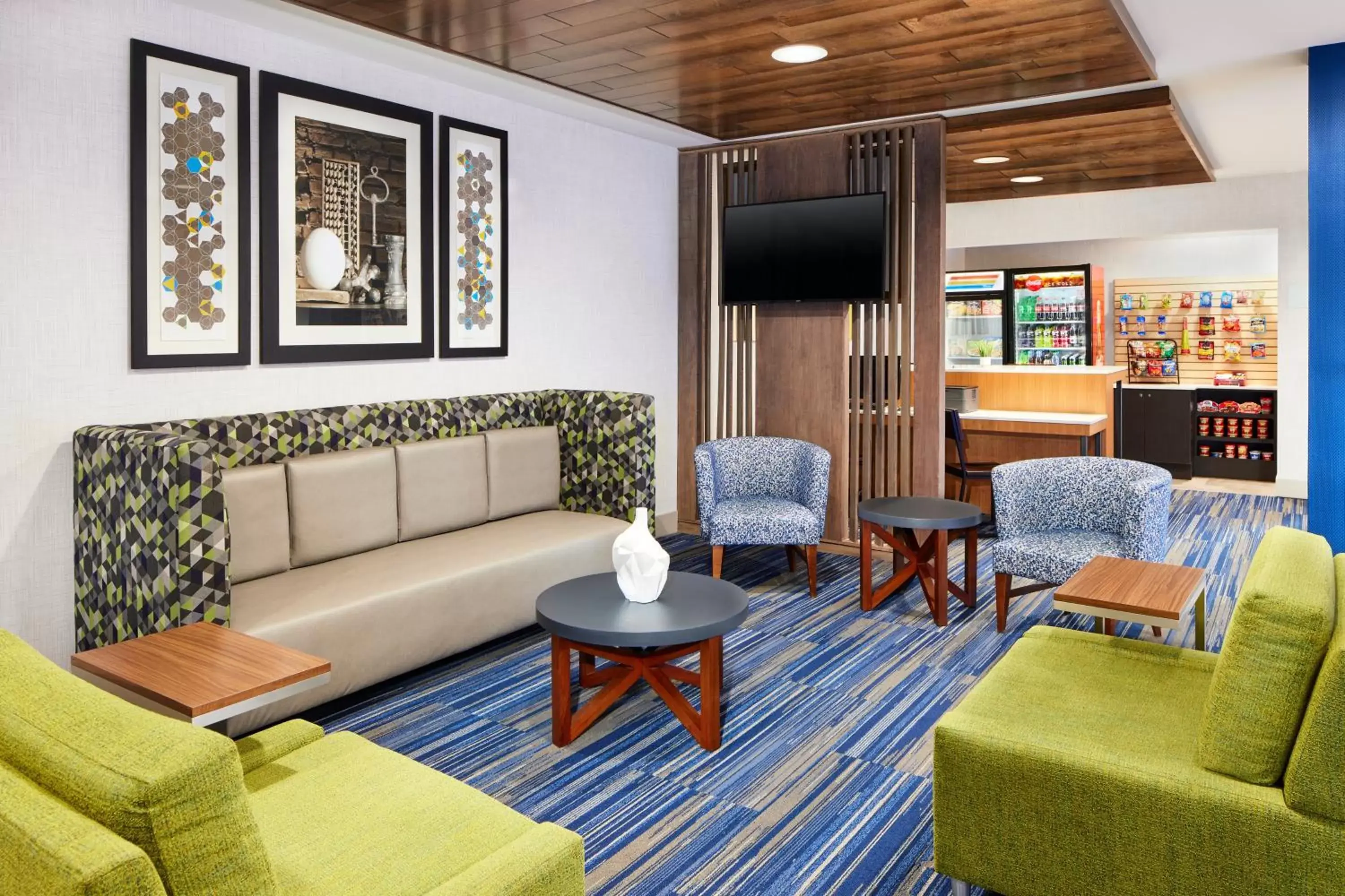 Property building, Seating Area in Holiday Inn Express Hotel & Suites Salem, an IHG Hotel