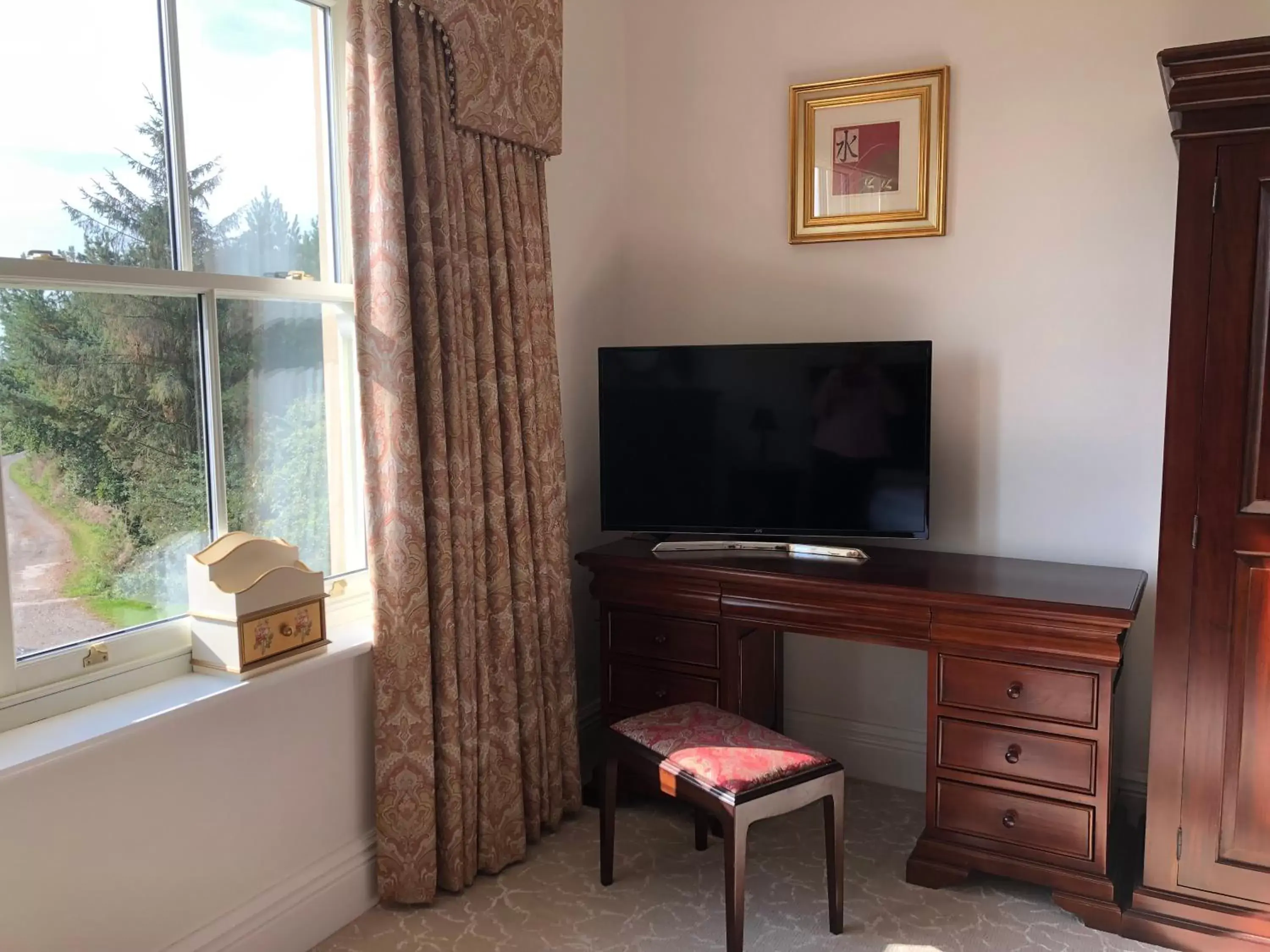 Bedroom, TV/Entertainment Center in Lillium House