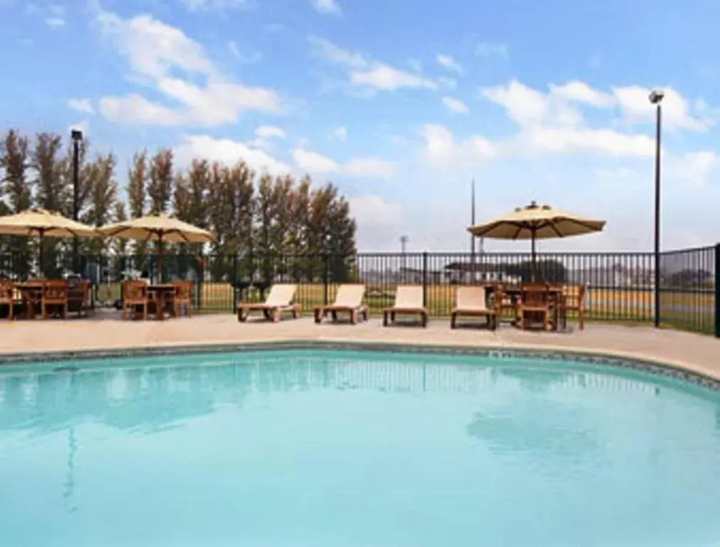 Day, Swimming Pool in Travelodge by Wyndham Lemoore Near Naval Air Station