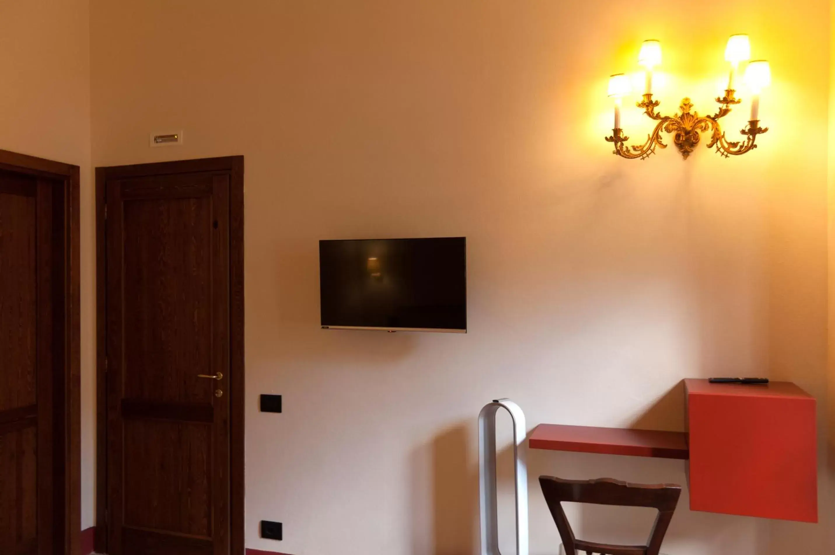 TV and multimedia, TV/Entertainment Center in Palazzo Benucci