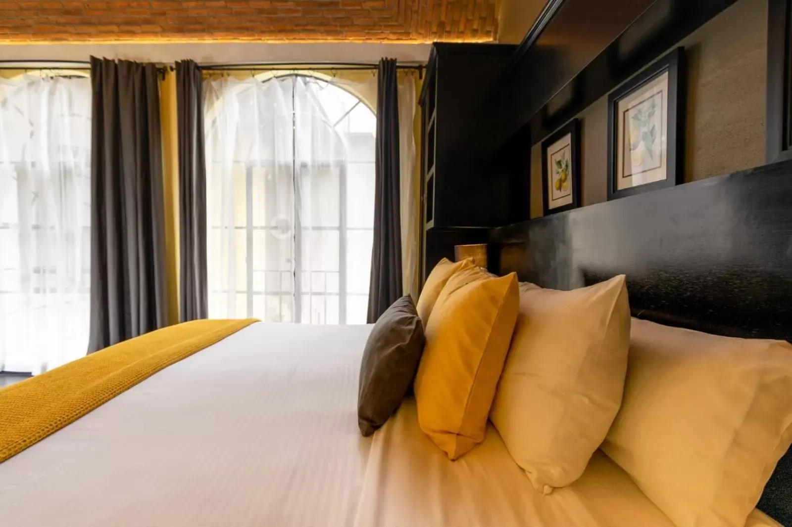 Bed in Luxury Boutique Hotel Villa Limon