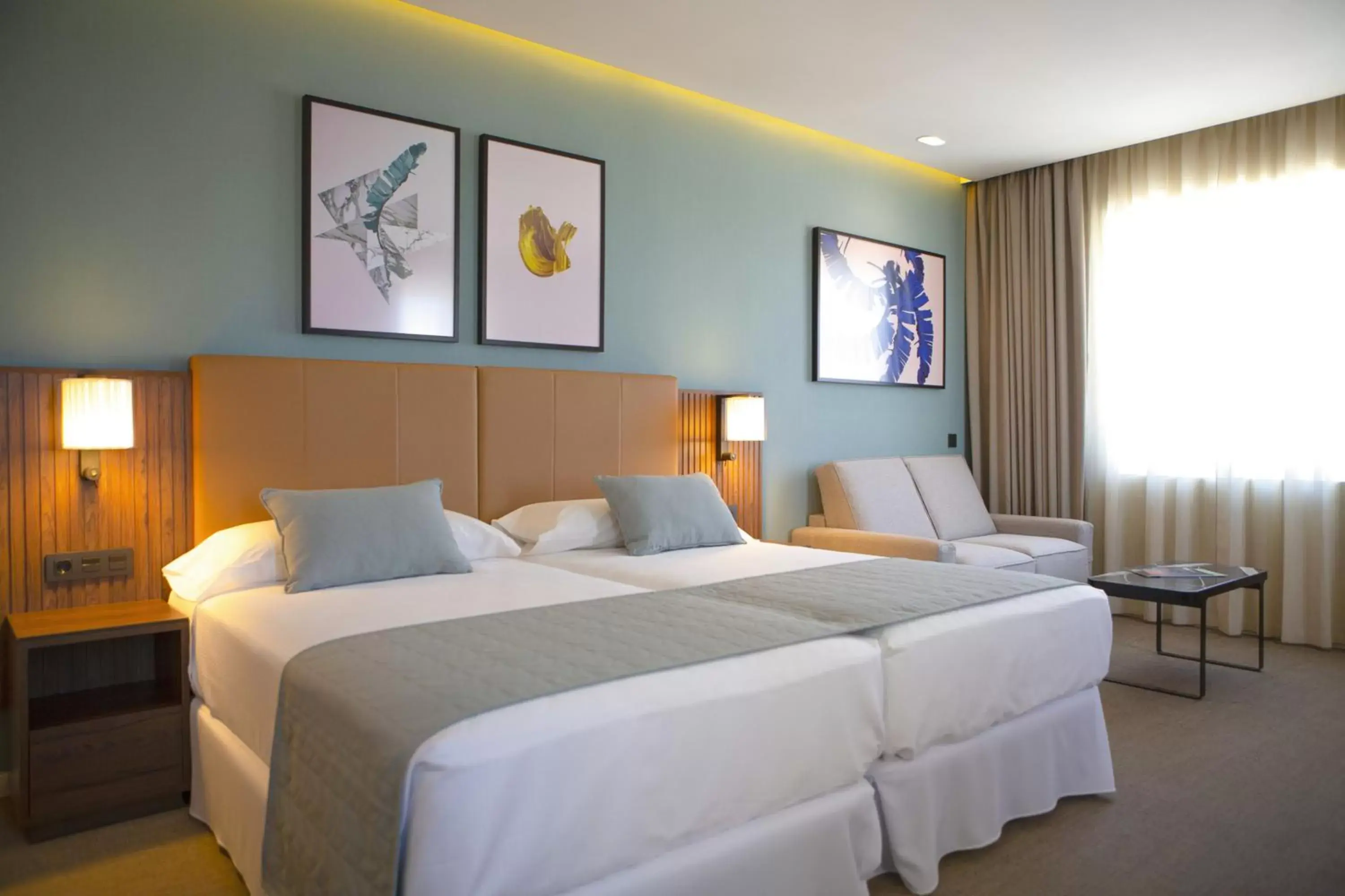 Photo of the whole room, Bed in Riu Plaza España Photo of the whole room, Bed in Riu Plaza España