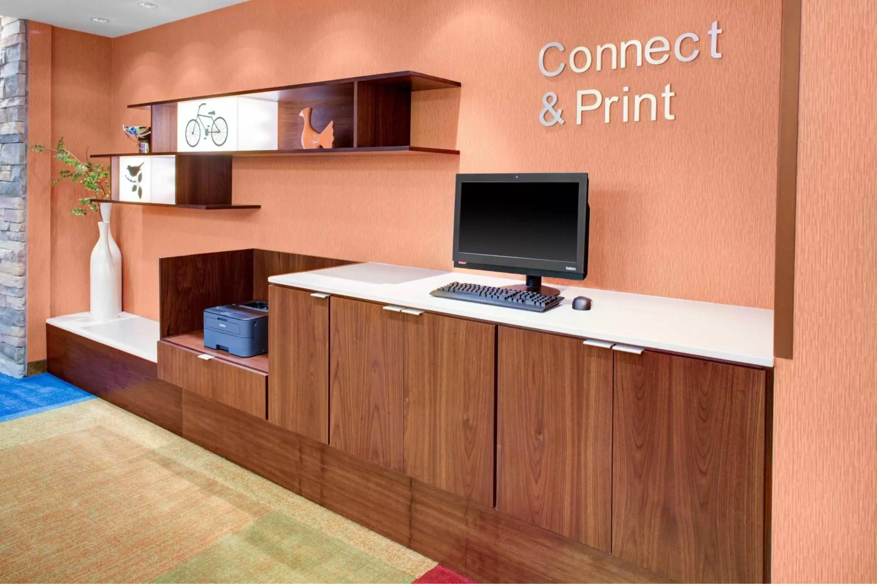 Business facilities, TV/Entertainment Center in Fairfield Inn & Suites by Marriott Hollister