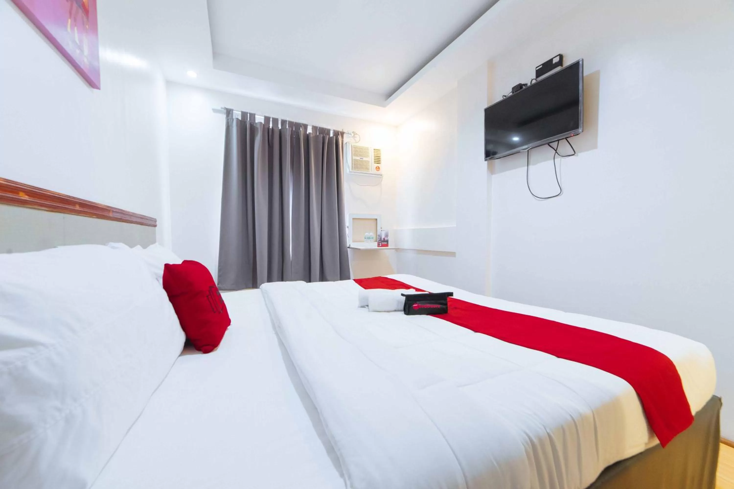 Photo of the whole room, Bed in RedDoorz Plus near SM Lanang Davao