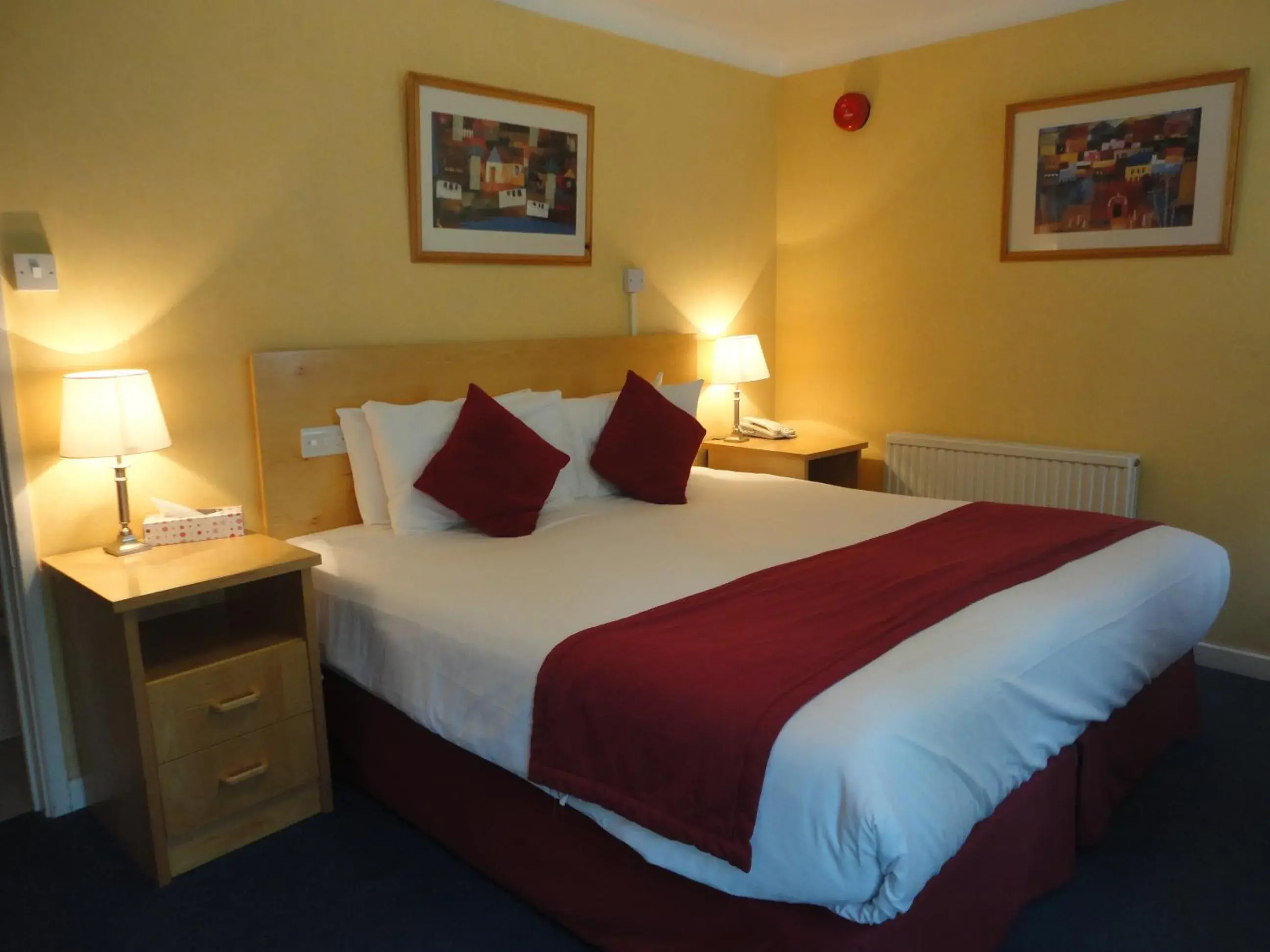 Photo of the whole room, Bed in Dial House Hotel