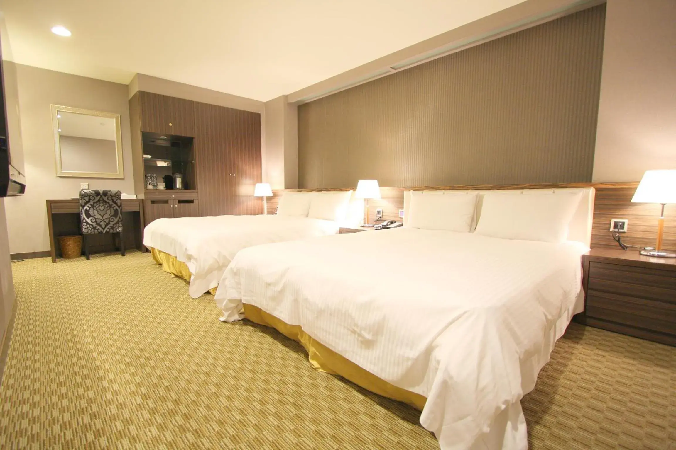Photo of the whole room, Bed in Grand Earl Hotel