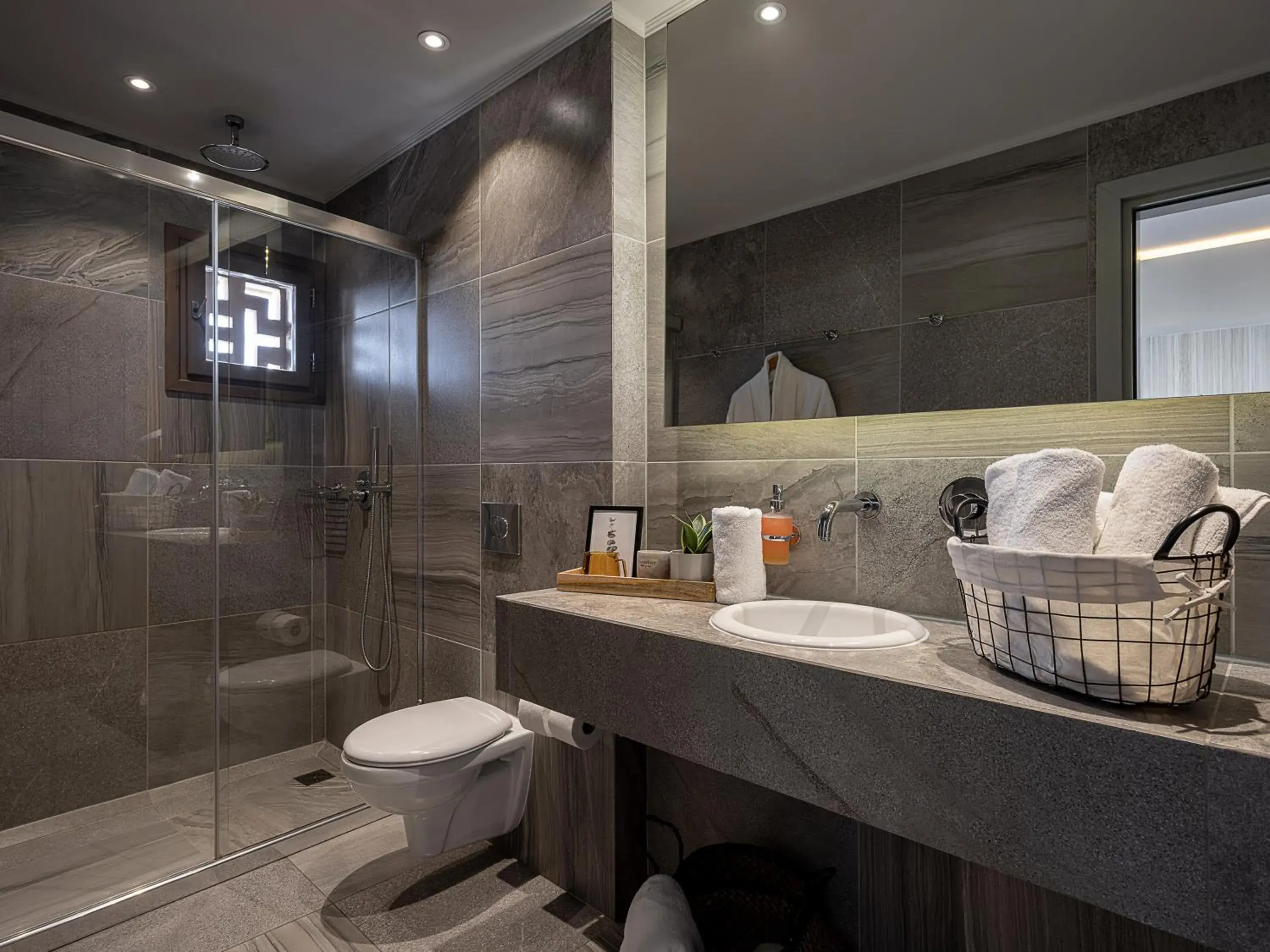 Shower, Bathroom in Elia Bettolo Hotel