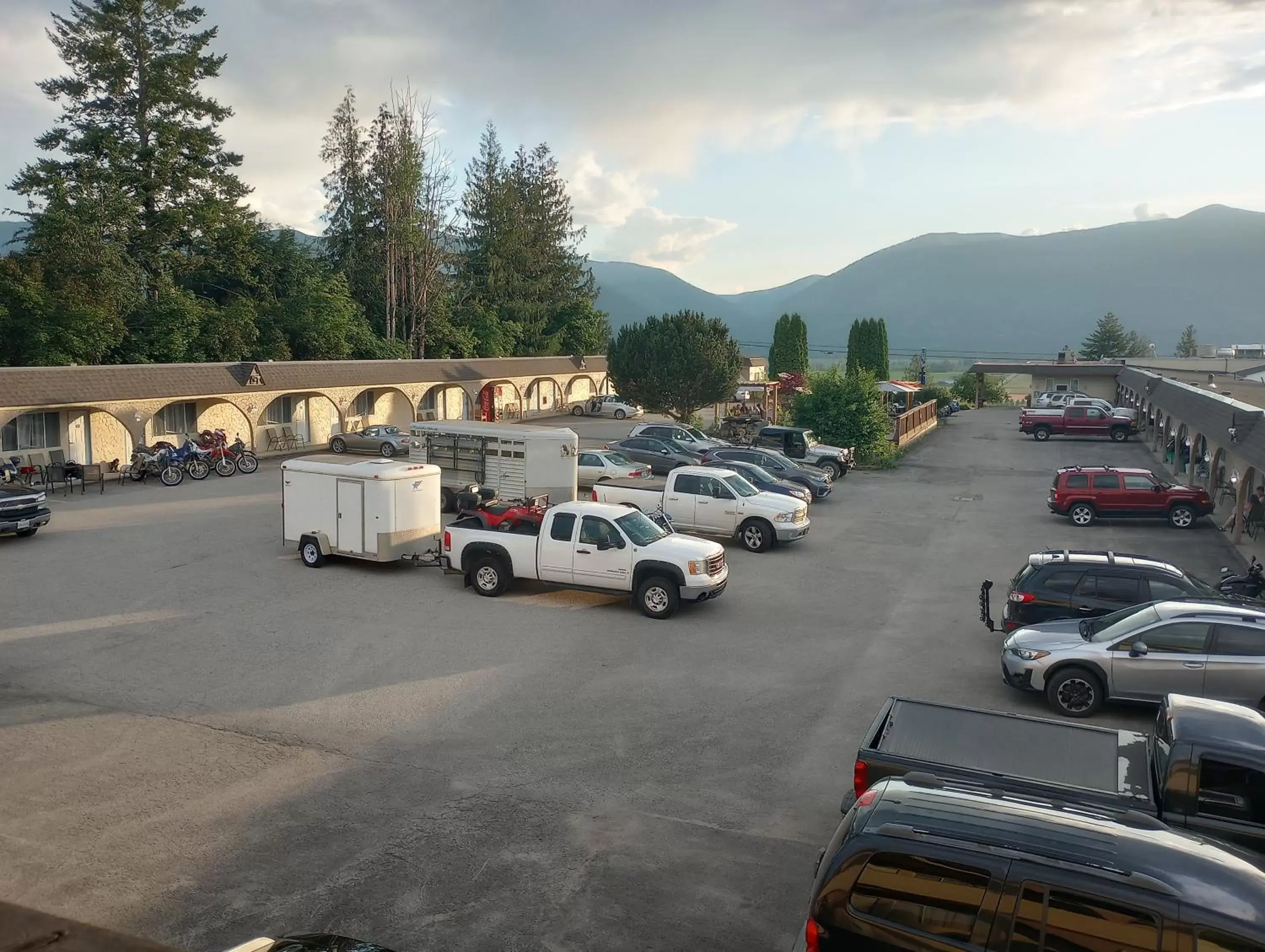 Parking in Magnuson Hotel Creston