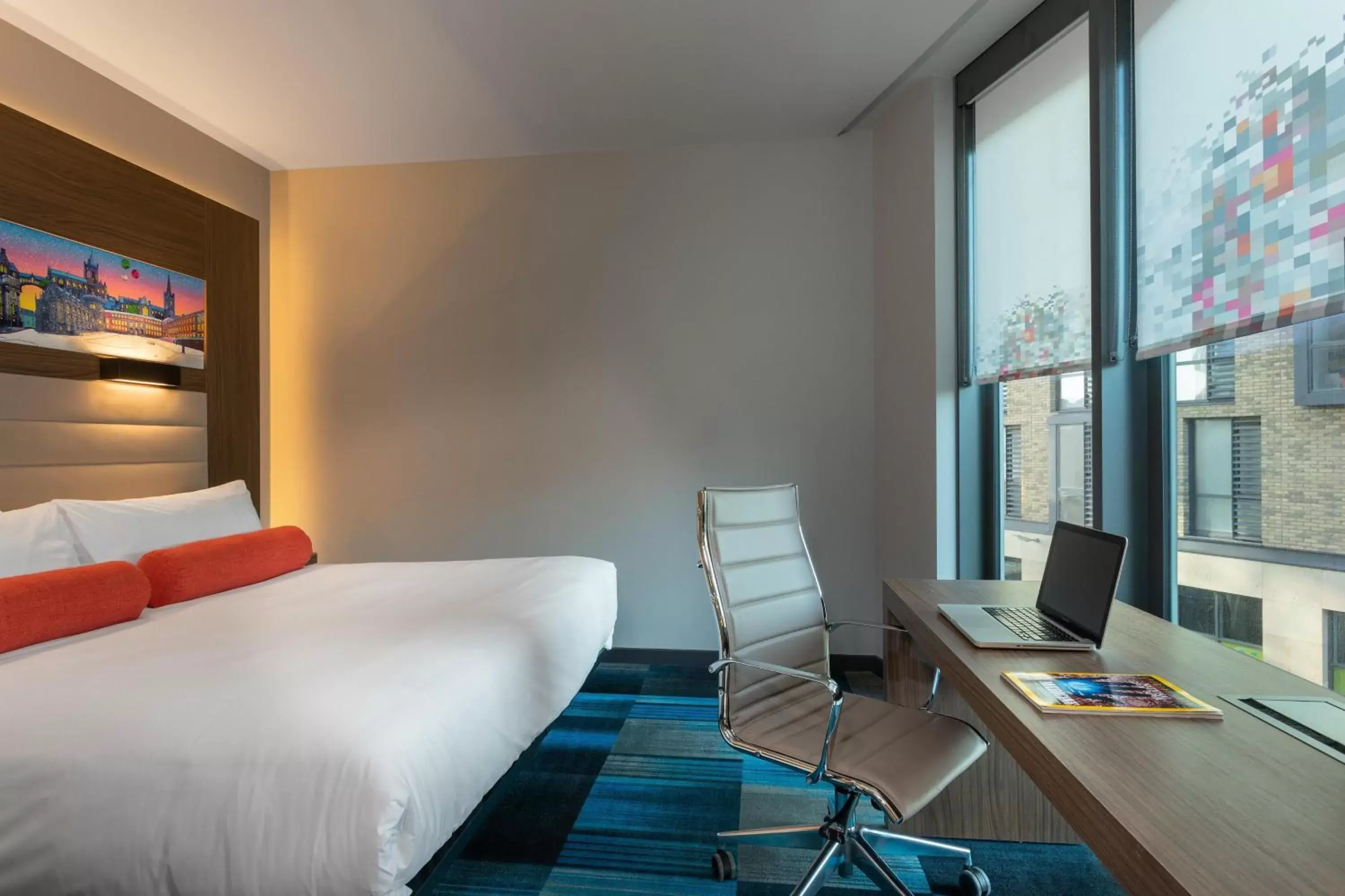 Photo of the whole room, Bed in Aloft Dublin City