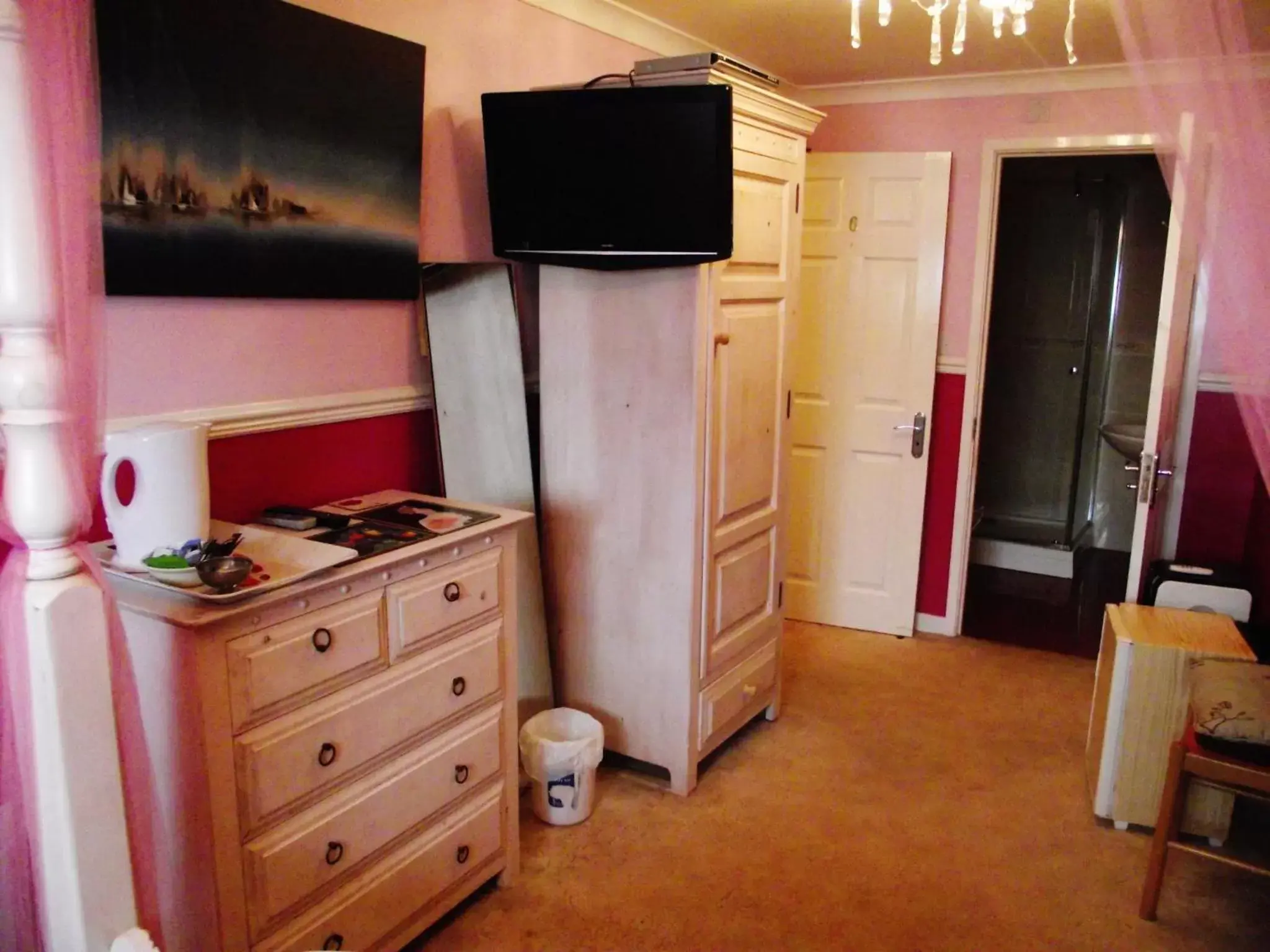 Decorative detail, TV/Entertainment Center in Jasmine House