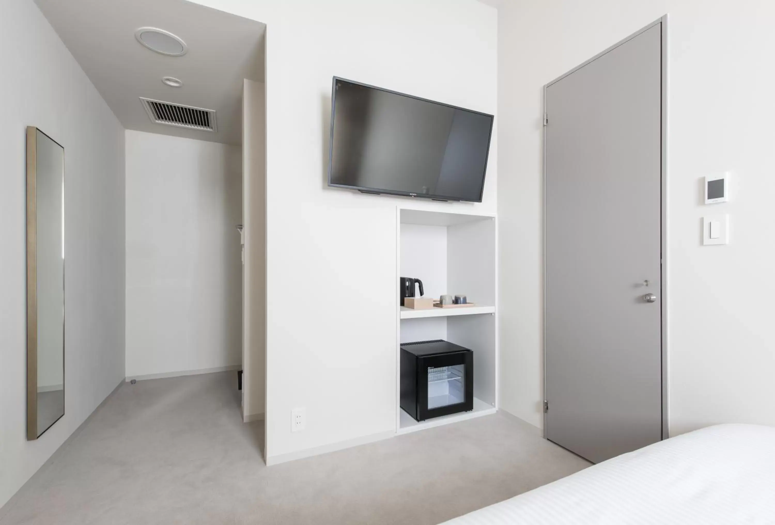 TV and multimedia, TV/Entertainment Center in KIRO Hiroshima by THE SHARE HOTELS