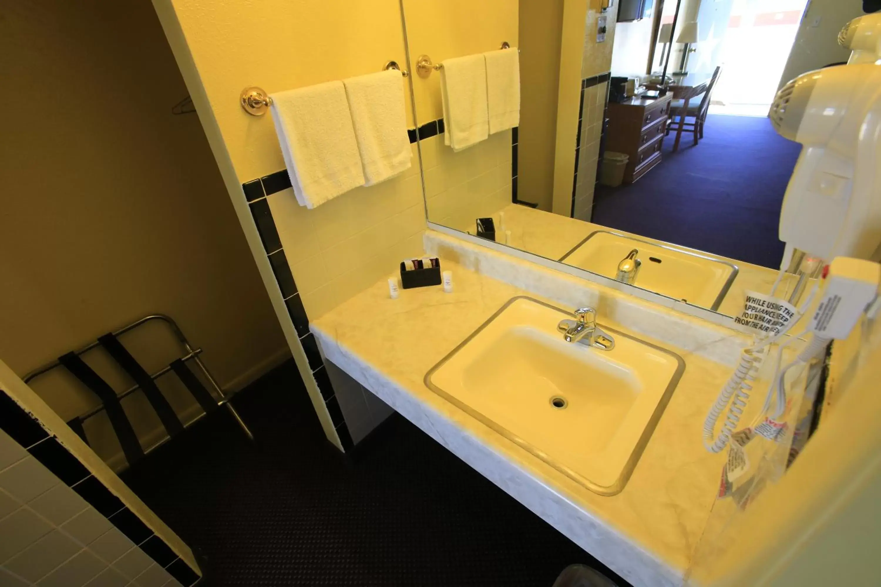 Bathroom in Shamrock Country Inn