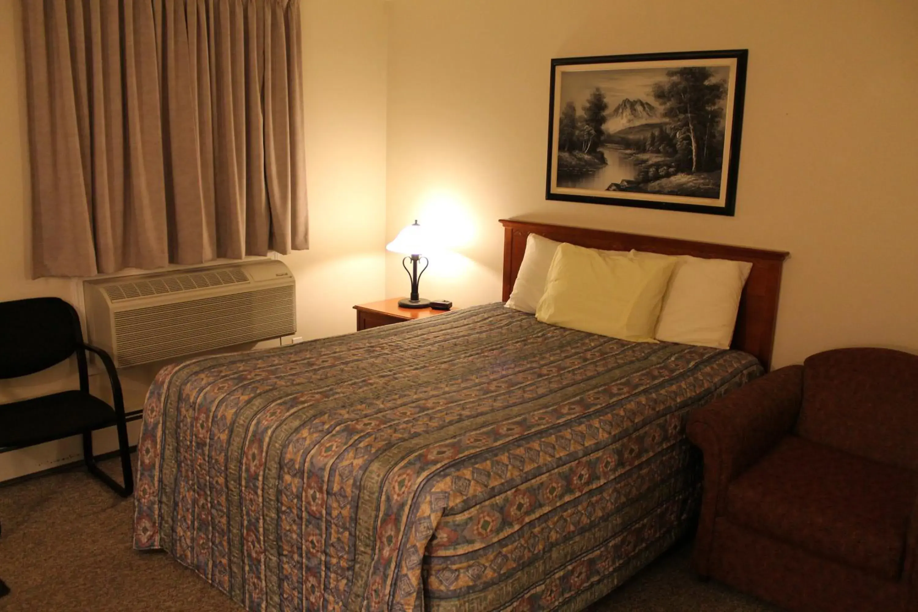 Bed in Tel Star Motel