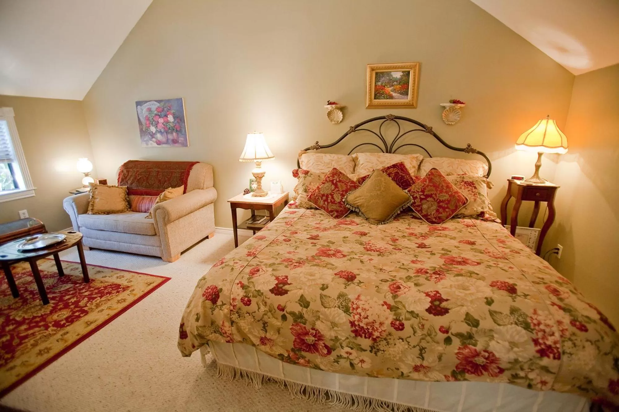 Deluxe Suite with Spa Bath in Bed and Breakfast on White Rock Creek