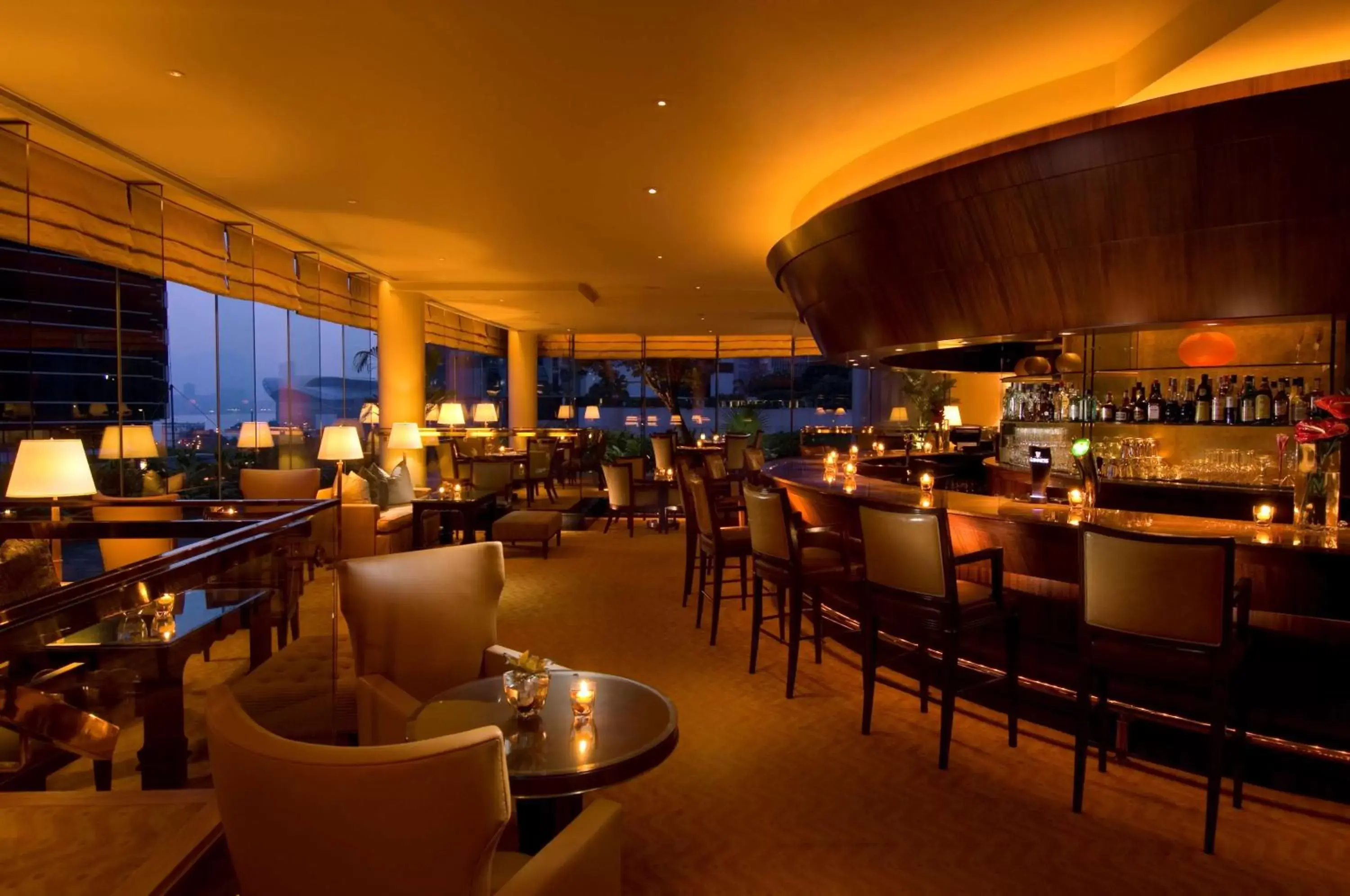 Restaurant/places to eat, Lounge/Bar in Conrad Hong Kong