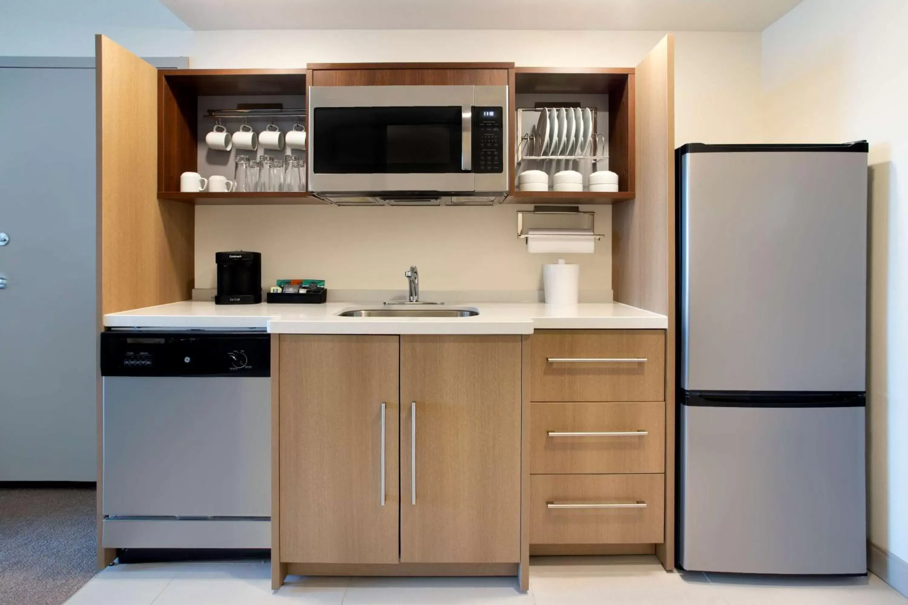Kitchen or kitchenette, Kitchen/Kitchenette in Home2 Suites By Hilton Lewes Rehoboth Beach